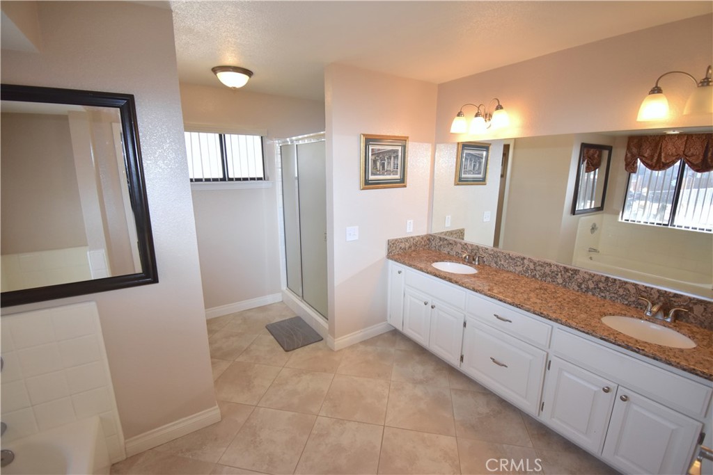 Apple Valley, California, 92308, United States, 5 Bedrooms Bedrooms, ,4 BathroomsBathrooms,Residential,For Sale,1941981