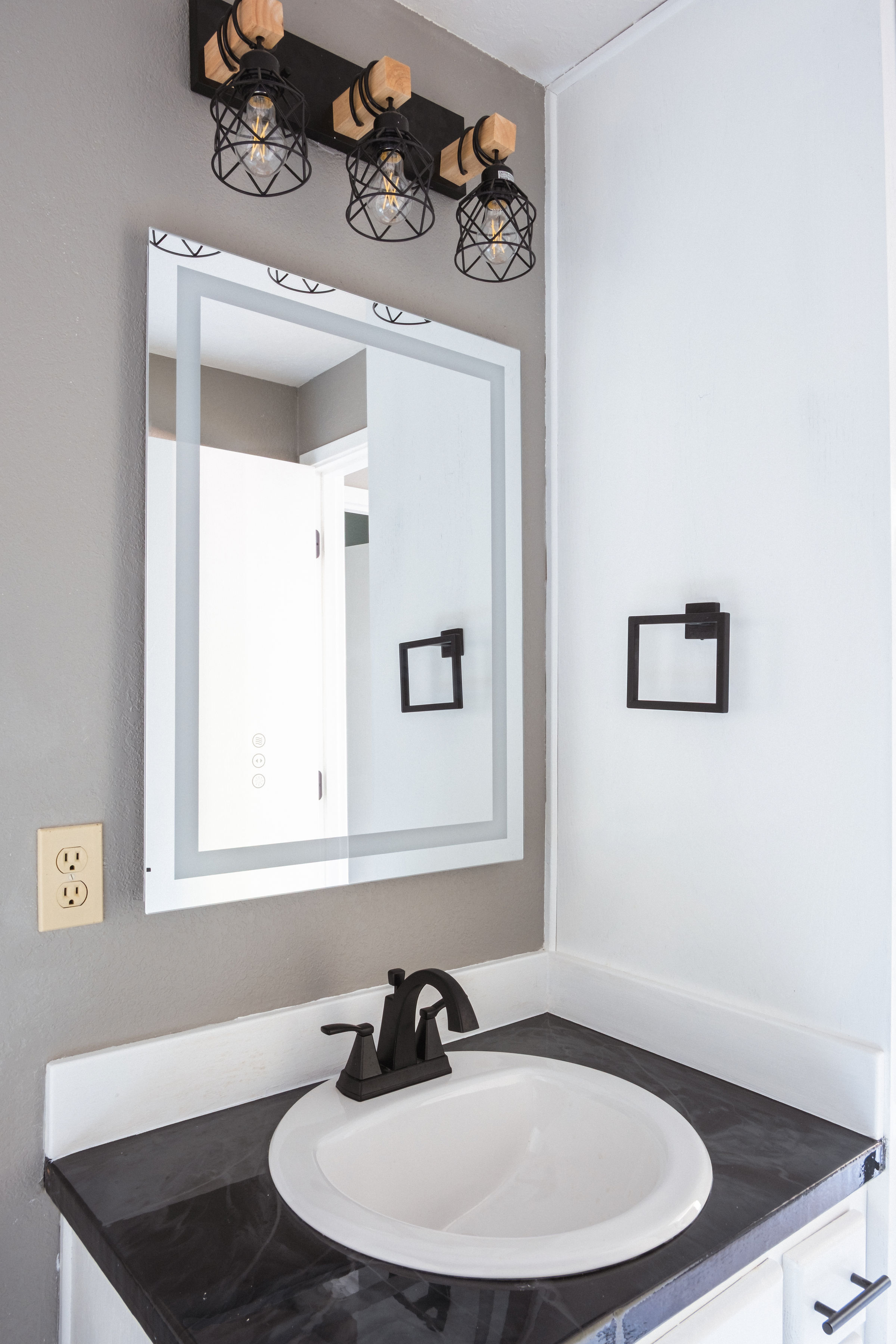 Lincoln City, Oregon, 97367, United States, 3 Bedrooms Bedrooms, ,2 BathroomsBathrooms,Residential,For Sale,1976632