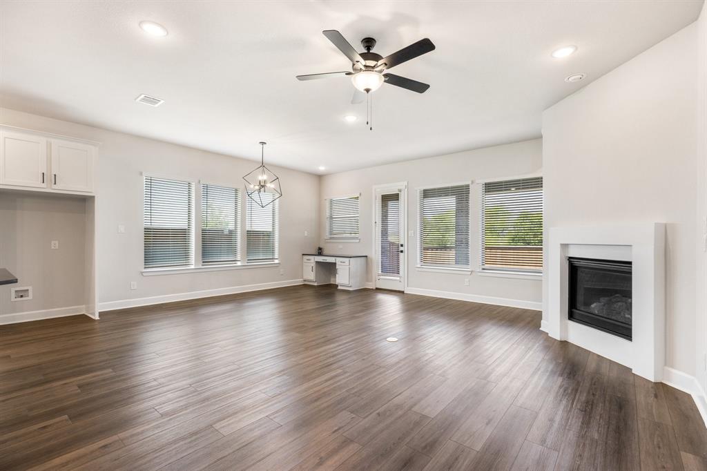 Mansfield, Texas, 76063, United States, 3 Bedrooms Bedrooms, ,2 BathroomsBathrooms,Residential,For Sale,1883184