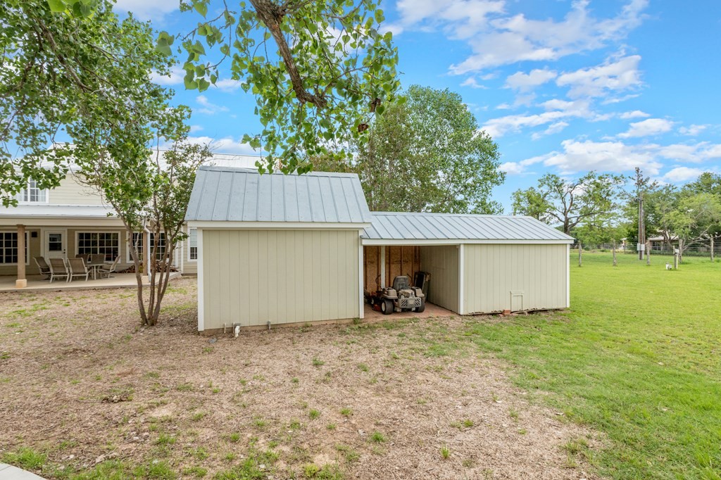405 405 Frederick Rd, Fredericksburg, Texas, 78624, United States, 5 Bedrooms Bedrooms, ,5 BathroomsBathrooms,Residential,For Sale,405 405 Frederick Rd,1413377