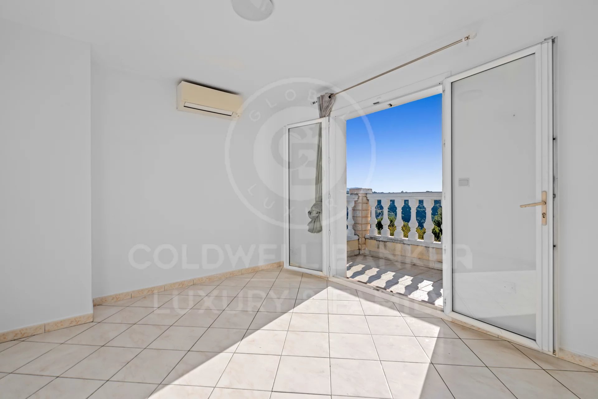 Nice, Provence-Alpes-Côte d’Azur, 06000, FR, 3 Bedrooms Bedrooms, ,2 BathroomsBathrooms,Residential,For Sale,1999783