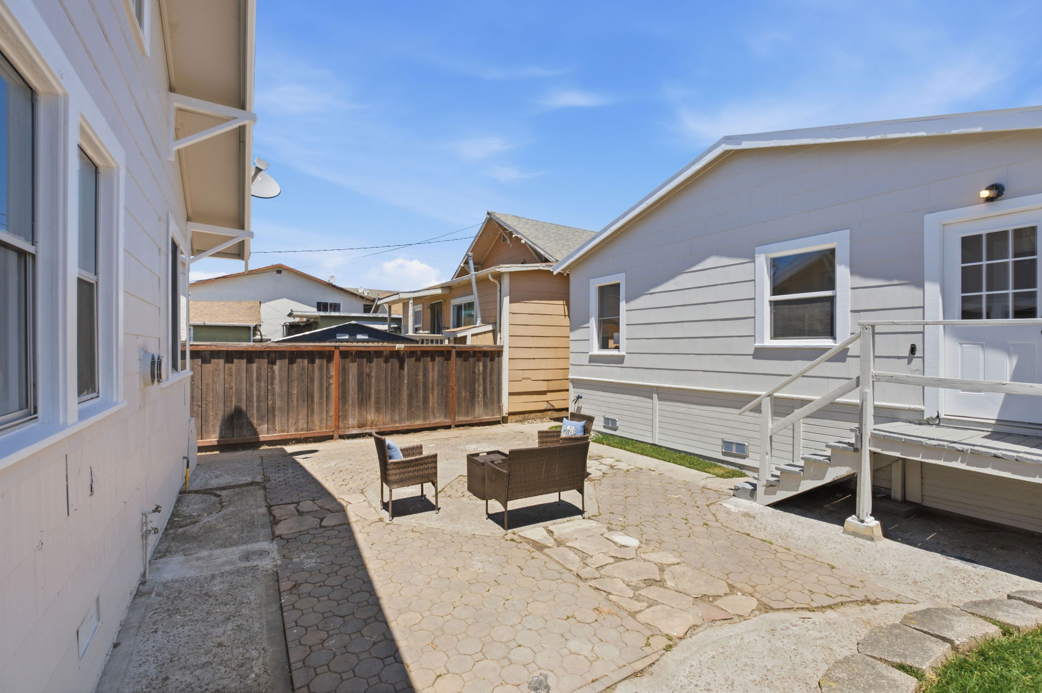  Two Detached Homes on One Lot - 物件實景