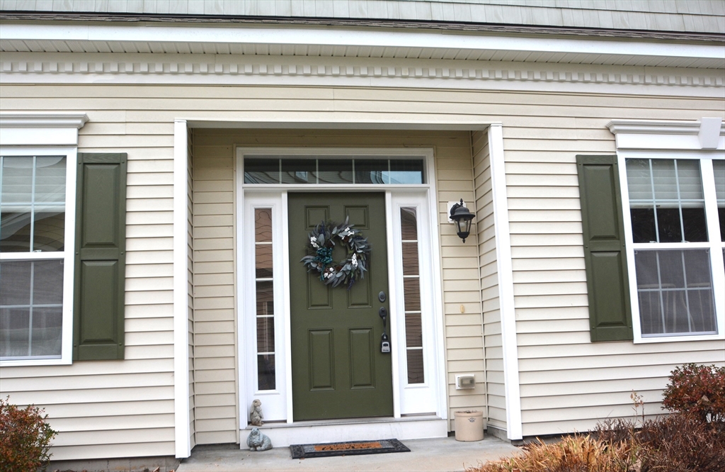 Methuen, Massachusetts, 01844, United States, 2 Bedrooms Bedrooms, ,3 BathroomsBathrooms,Residential,For Sale,1999139