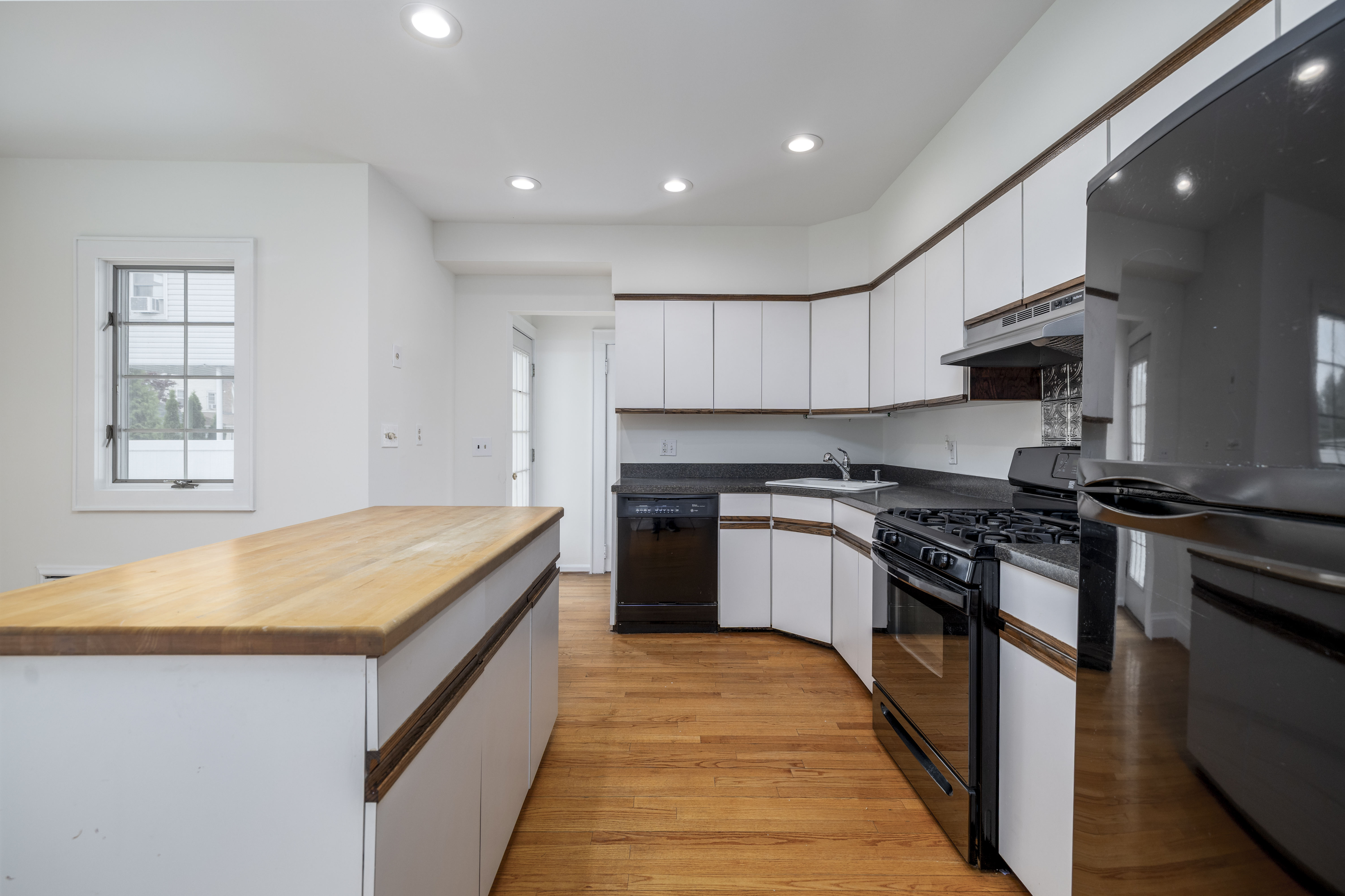  215 Lakeview Avenue, Rockville Centre, NY, 11570 - 物件實景