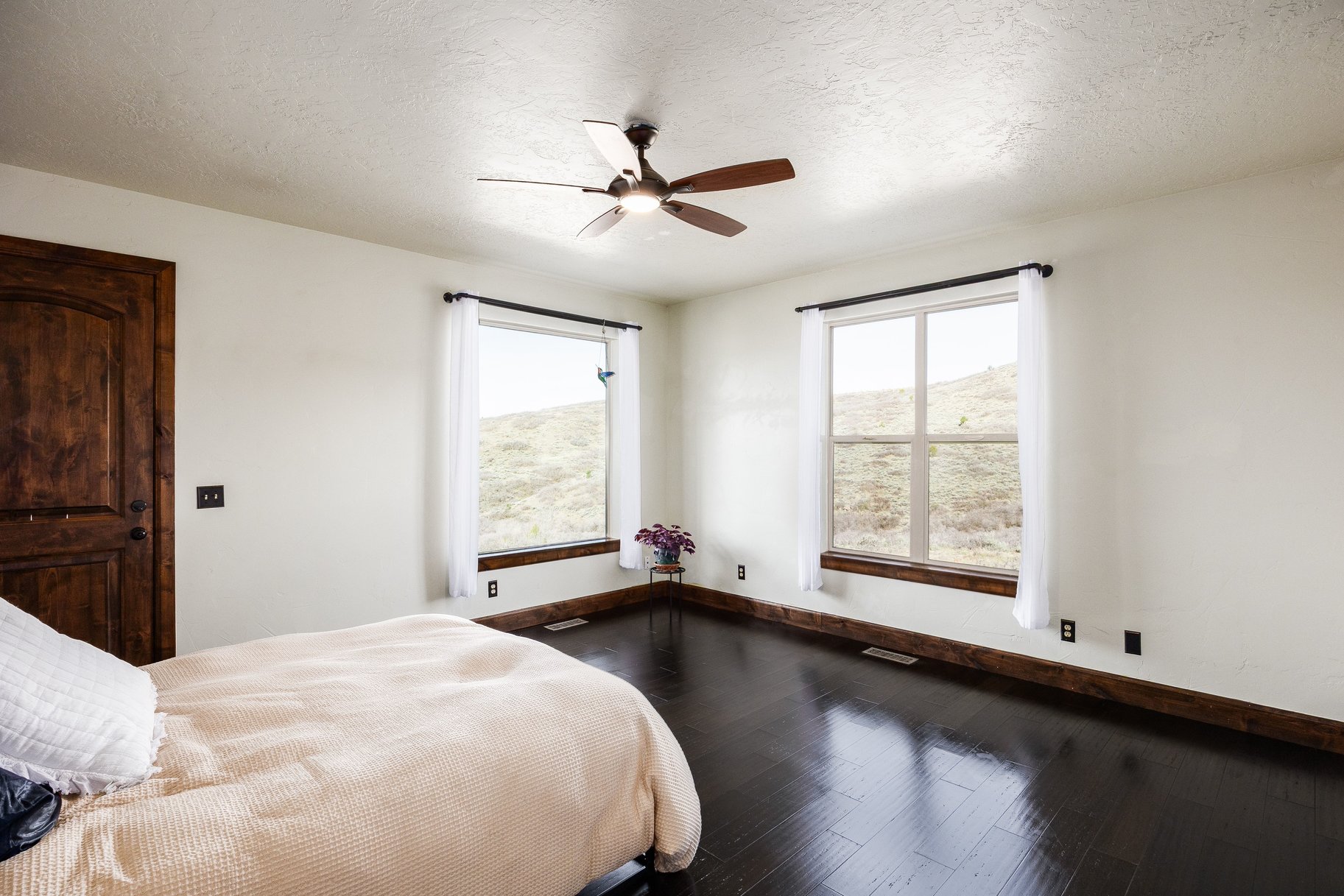  The Ultimate Multi-Generational Mountain Retreat Backing to 500 Acres of Open Sp - 物件實景