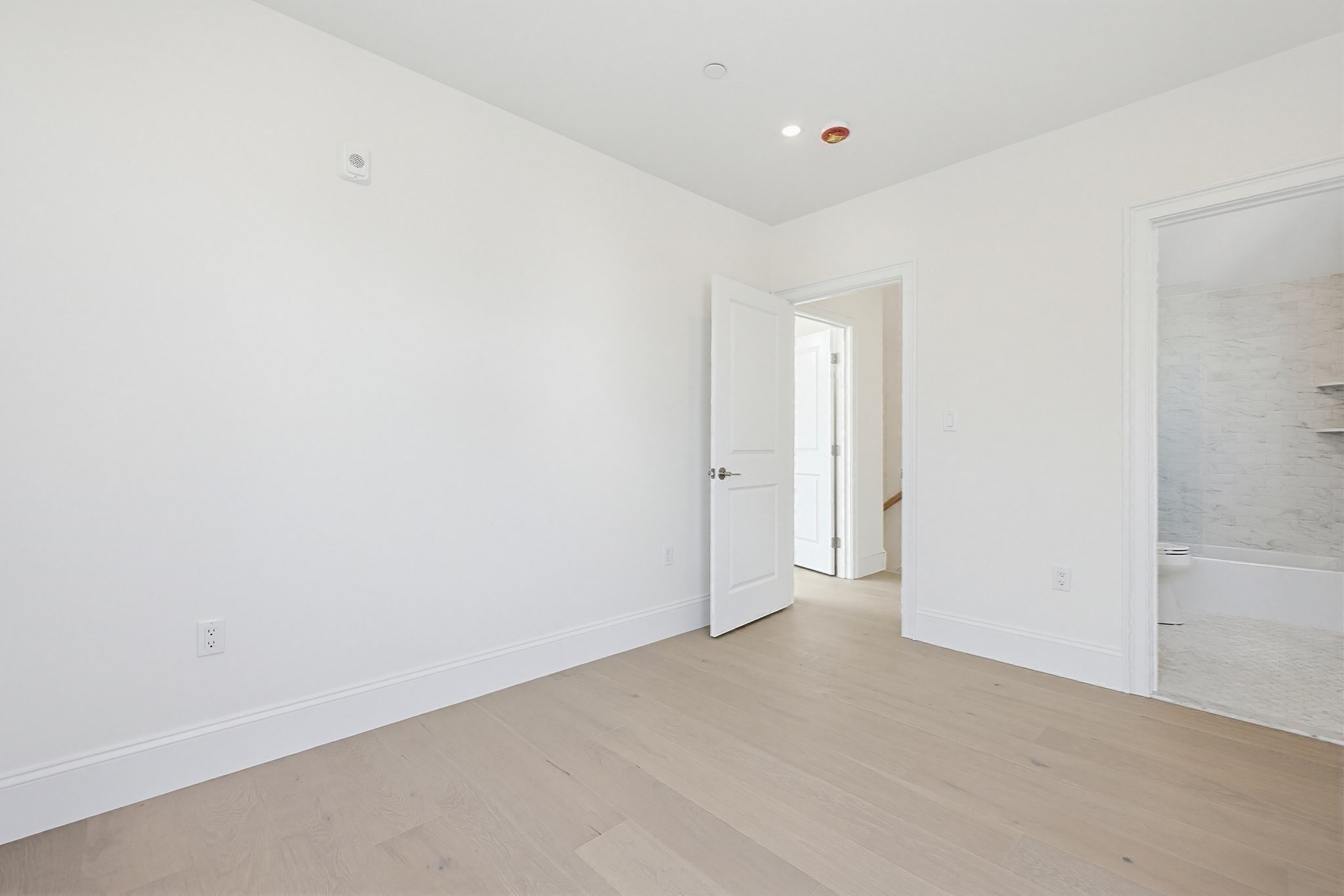 Brighton, Massachusetts, 02135, United States, 4 Bedrooms Bedrooms, ,4 BathroomsBathrooms,Residential,For Sale,2030744