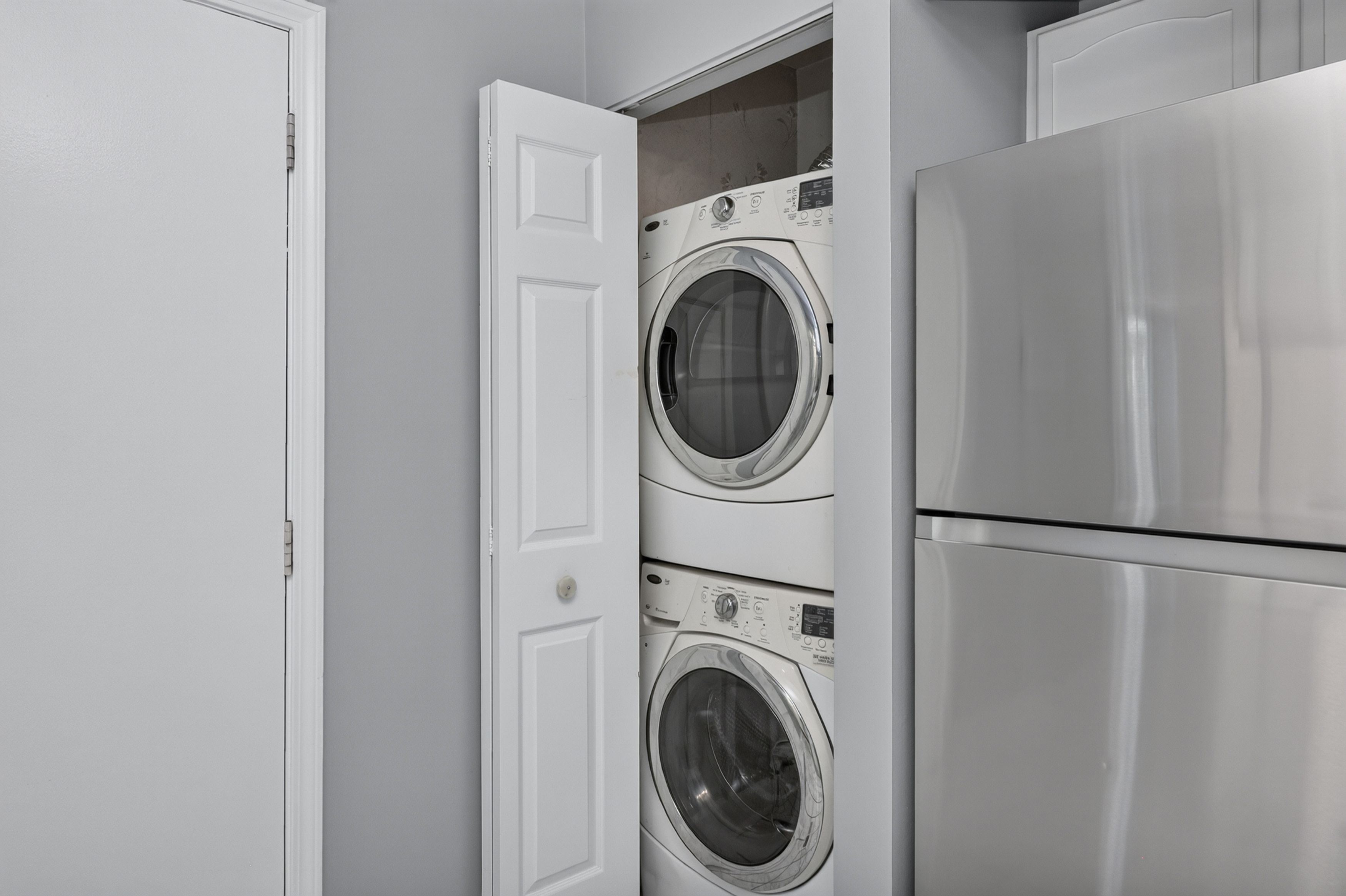  Two Bedrooms Condo, Each with a Bath, on Opposite Sides of the Family Room - 物件實景