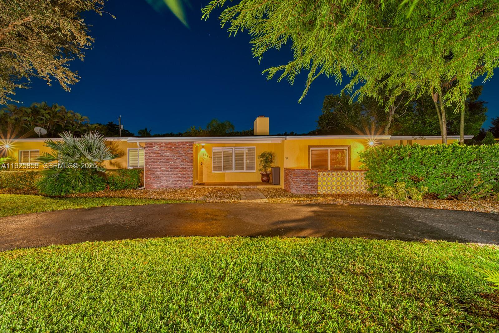 Pinecrest, Florida, 33156, United States, 3 Bedrooms Bedrooms, ,2 BathroomsBathrooms,Residential,For Sale,2003323