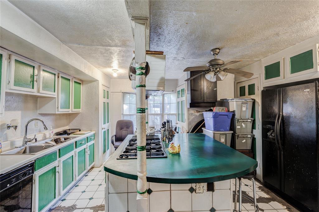 Dallas, Texas, 75216, United States, 5 Bedrooms Bedrooms, ,1 BathroomBathrooms,Residential,For Sale,1851702