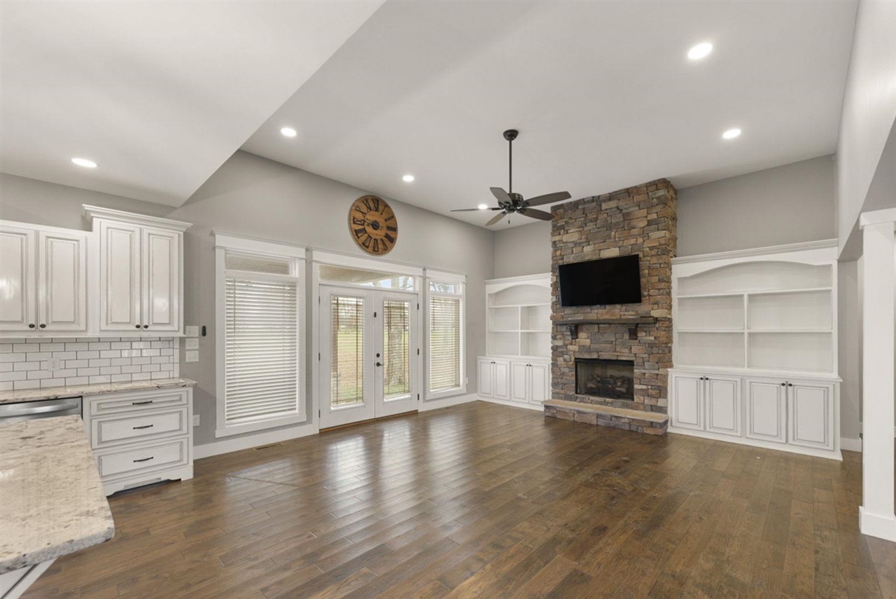Smiths Grove, Kentucky, 42171, United States, 4 Bedrooms Bedrooms, ,3 BathroomsBathrooms,Residential,For Sale,1901805