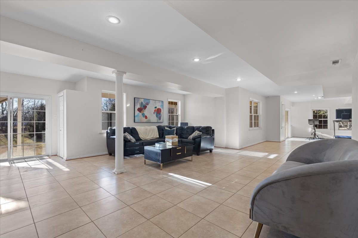 New Windsor, Maryland, 21776, United States, 5 Bedrooms Bedrooms, ,5 BathroomsBathrooms,Residential,For Sale,1943659
