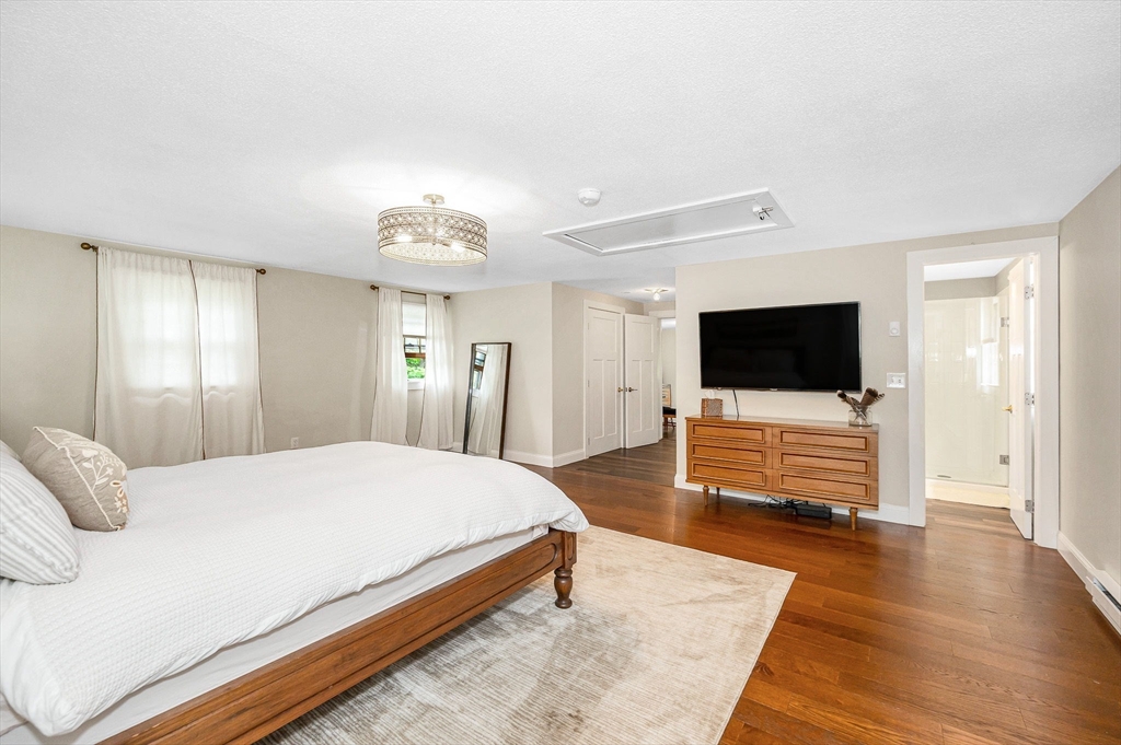 Groveland, Massachusetts, 01834, United States, 5 Bedrooms Bedrooms, ,3 BathroomsBathrooms,Residential,For Sale,1909322