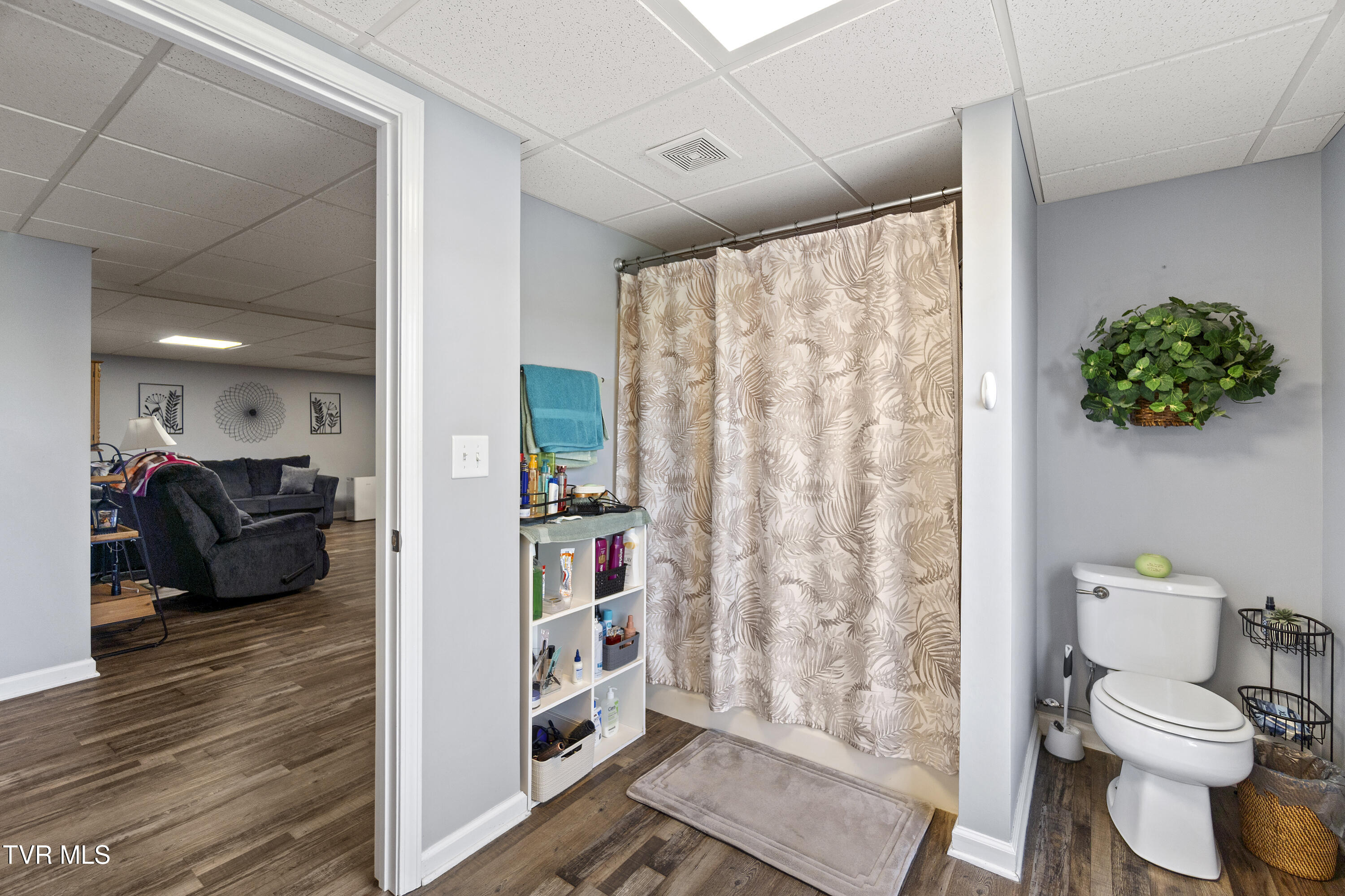 Greeneville, Tennessee, 37743, United States, 4 Bedrooms Bedrooms, ,3 BathroomsBathrooms,Residential,For Sale,1997780