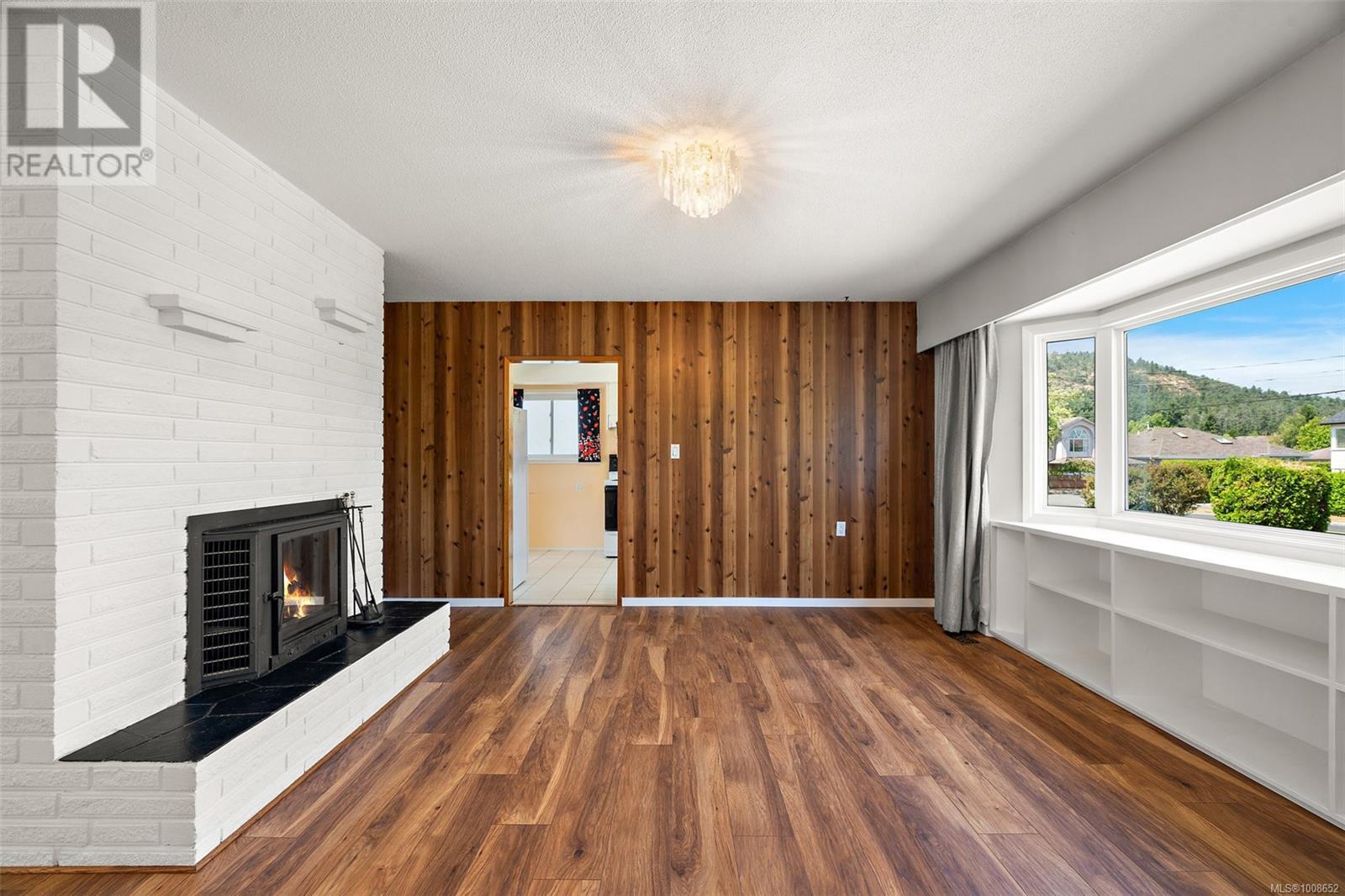 SAANICH, British Columbia, V8N 2E2, CA, 4 Bedrooms Bedrooms, ,3 BathroomsBathrooms,Residential,For Sale,1950351