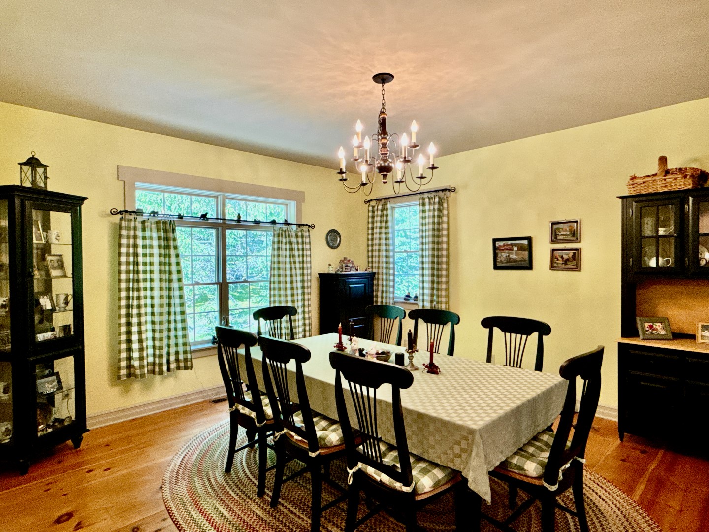 Hawley, Pennsylvania, 18428, United States, 3 Bedrooms Bedrooms, ,4 BathroomsBathrooms,Residential,For Sale,1846687