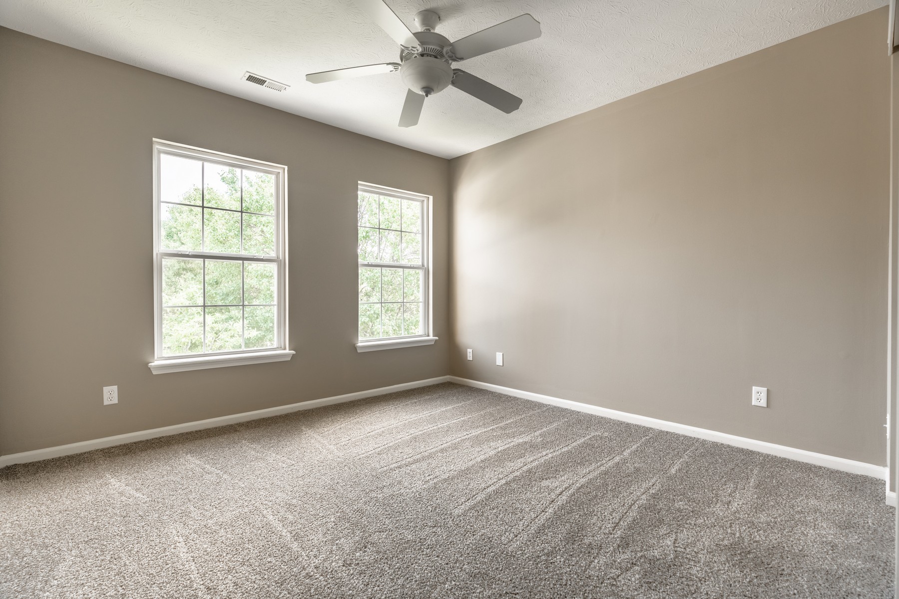  Beautifully Remodeled Geist-Area 4 Bedroom Home - 物件實景