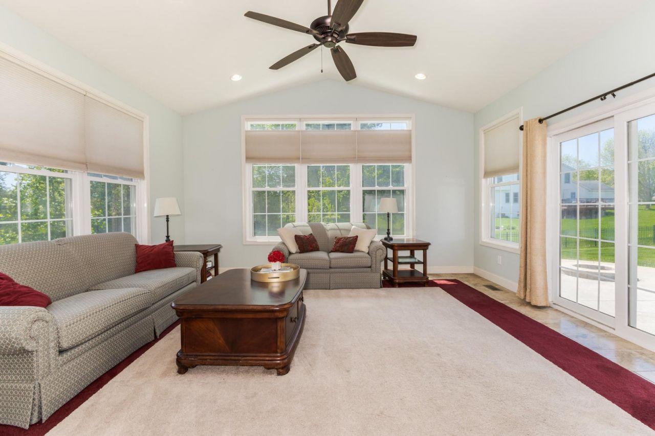 Bloomington, Illinois, 61705, United States, 5 Bedrooms Bedrooms, ,5 BathroomsBathrooms,Residential,For Sale,1817687