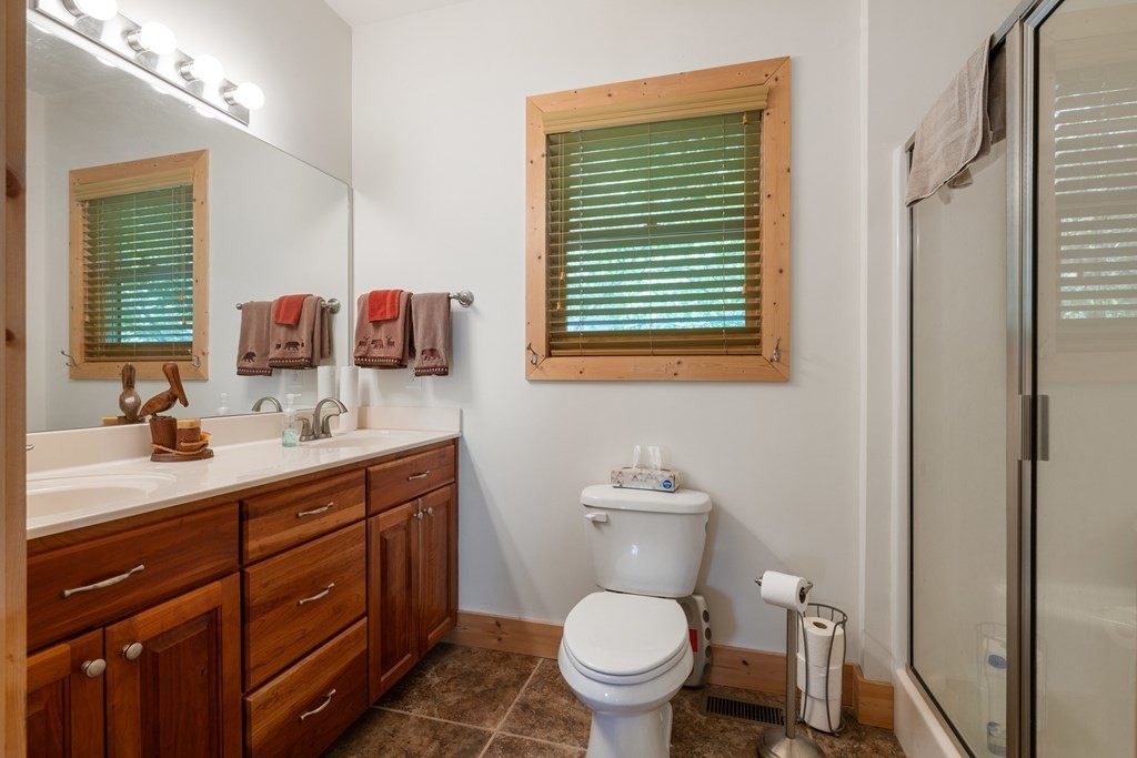 Blairsville, Georgia, 30512, United States, 3 Bedrooms Bedrooms, ,4 BathroomsBathrooms,Residential,For Sale,1895292