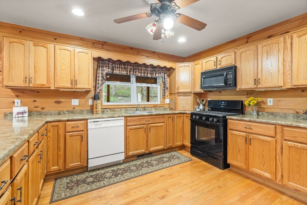 Morganton, Georgia, 30560, United States, 3 Bedrooms Bedrooms, ,3 BathroomsBathrooms,Residential,For Sale,1903694