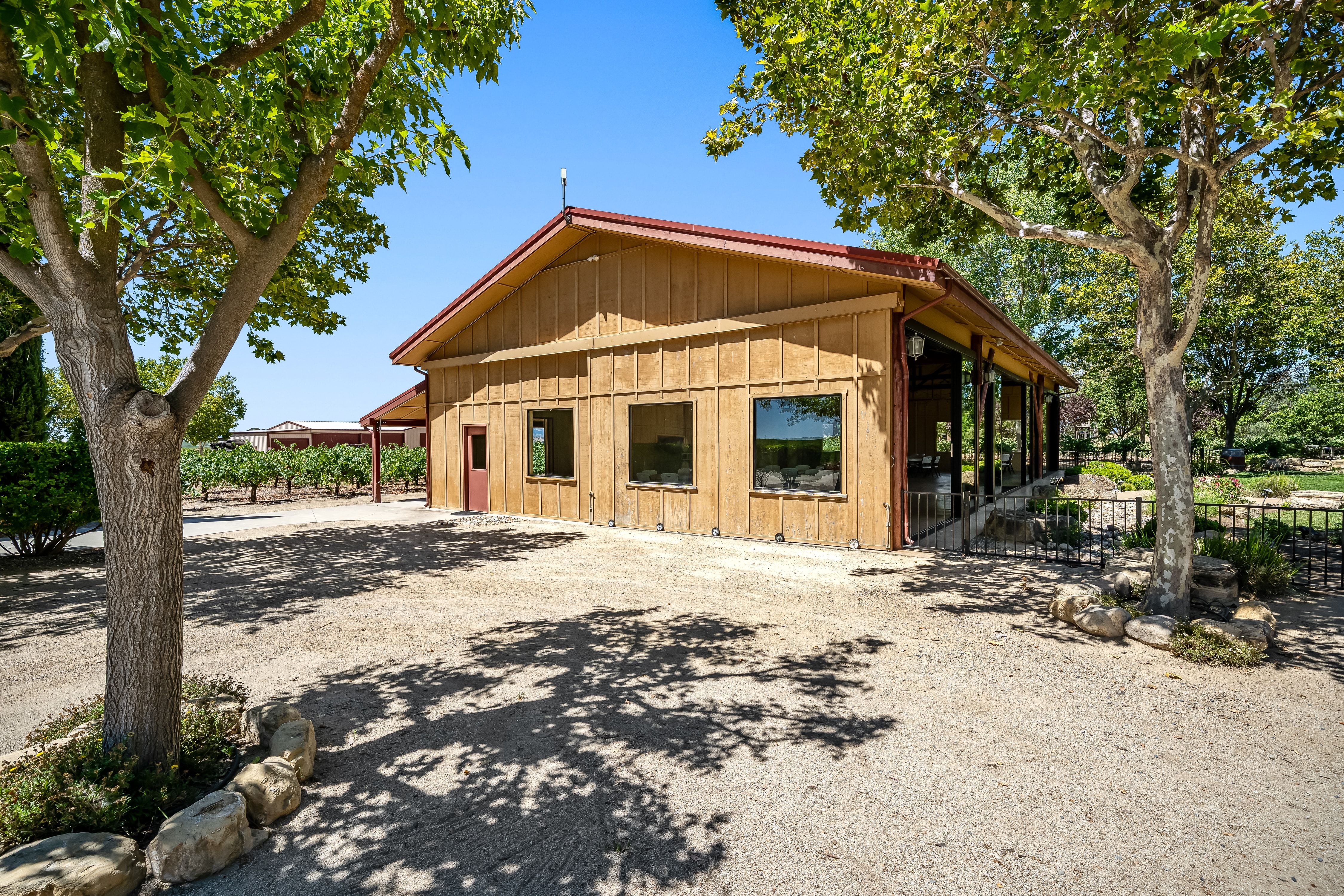  2995 Pleasant Valley Road - 物件實景