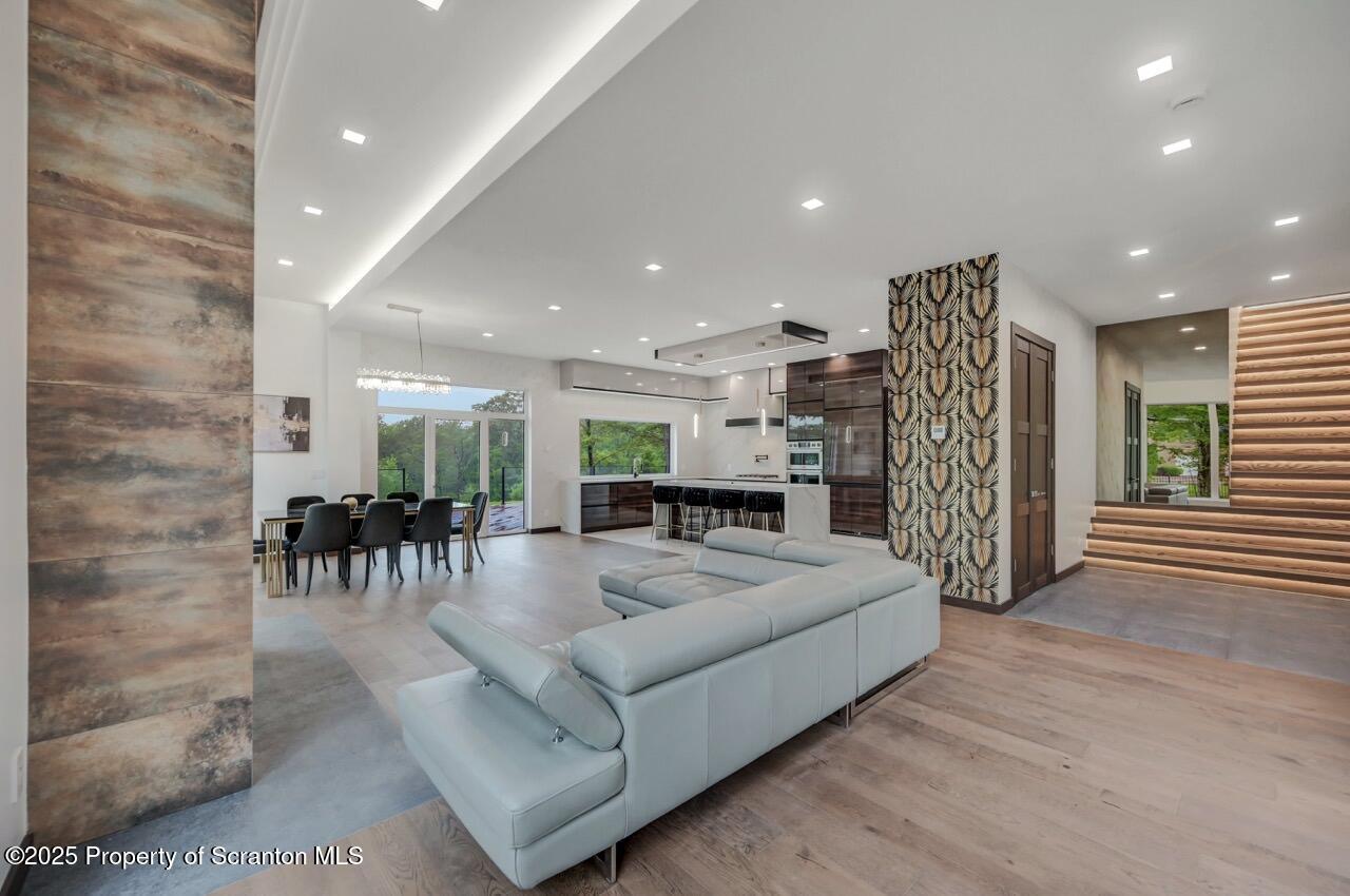 Bear Creek, Pennsylvania, 18602, United States, 4 Bedrooms Bedrooms, ,3 BathroomsBathrooms,Residential,For Sale,2002172