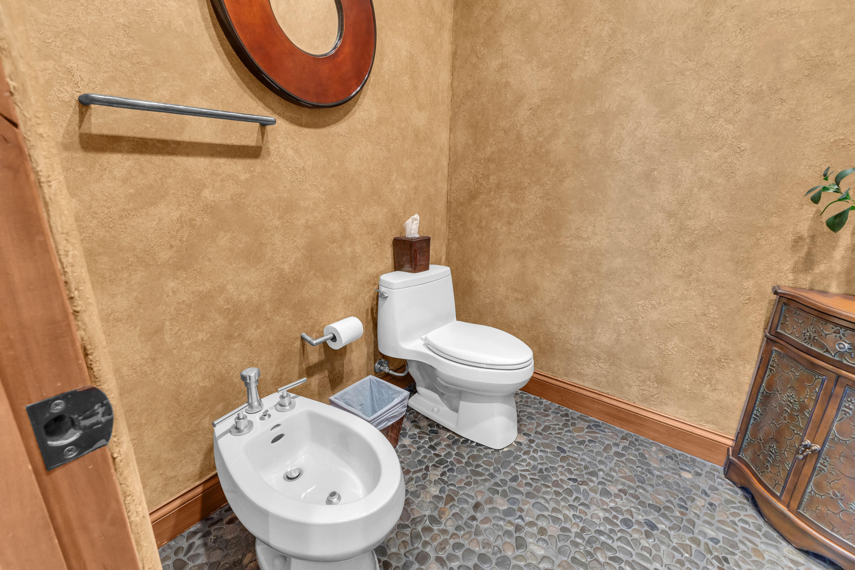 Indio, California, 92203, United States, 5 Bedrooms Bedrooms, ,4 BathroomsBathrooms,Residential,For Sale,1992835