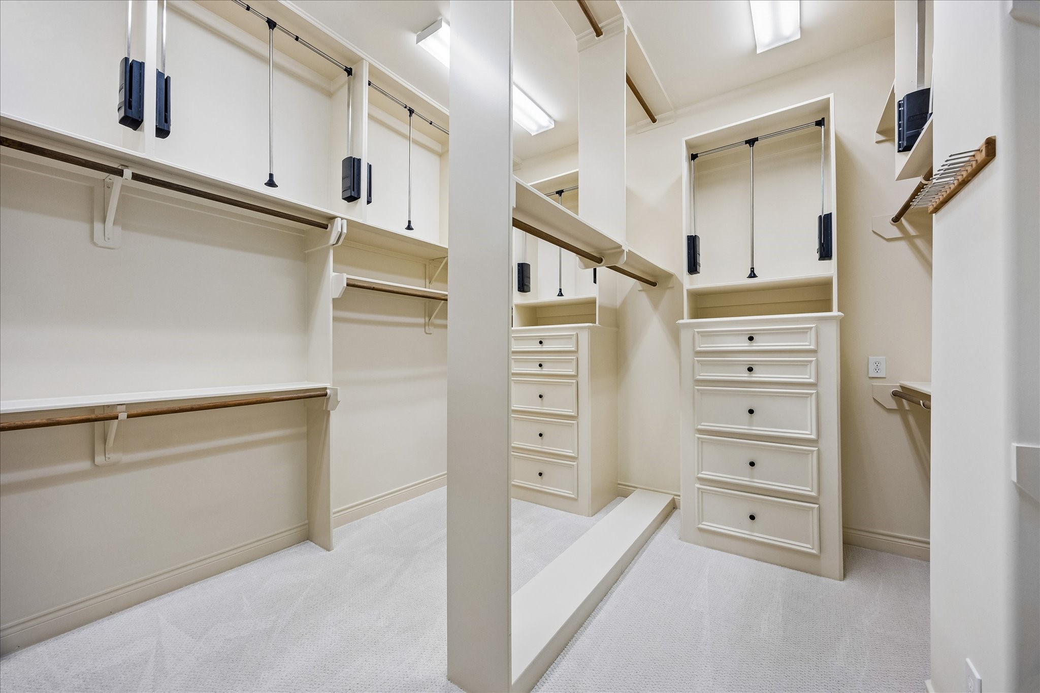 3120 Murworth Drive - 物件實景