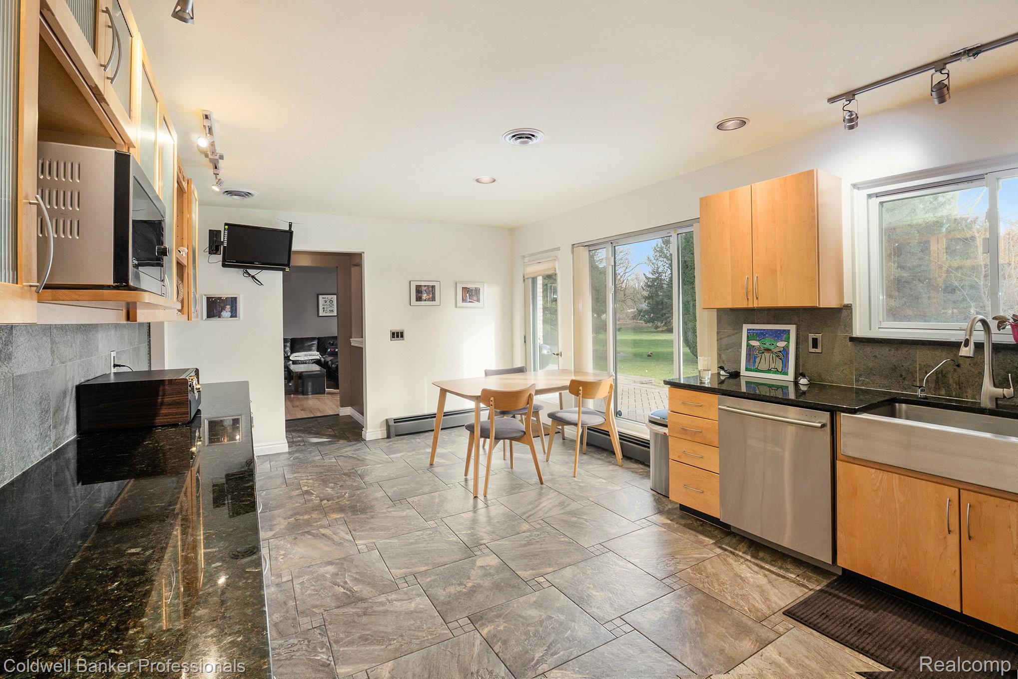 Highland, Michigan, 48356, United States, 4 Bedrooms Bedrooms, ,4 BathroomsBathrooms,Residential,For Sale,1994740