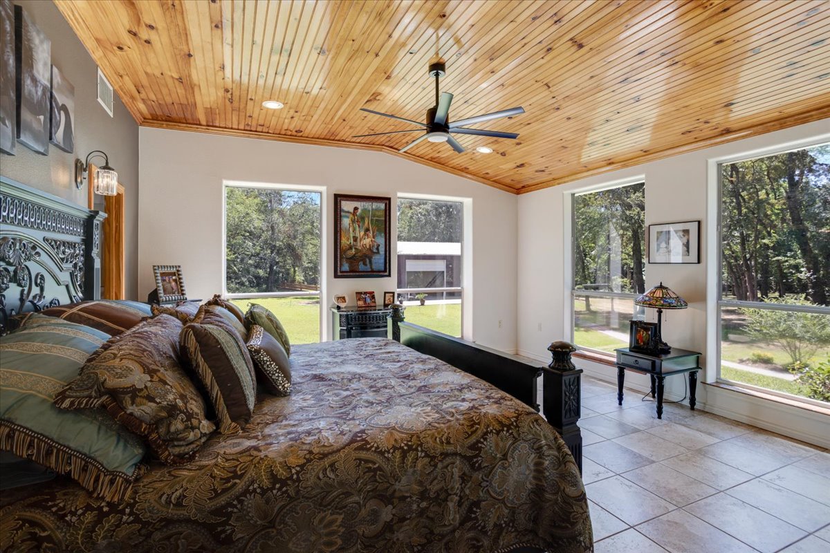 Bonham, Texas, 75418, United States, 6 Bedrooms Bedrooms, ,3 BathroomsBathrooms,Residential,For Sale,1983606