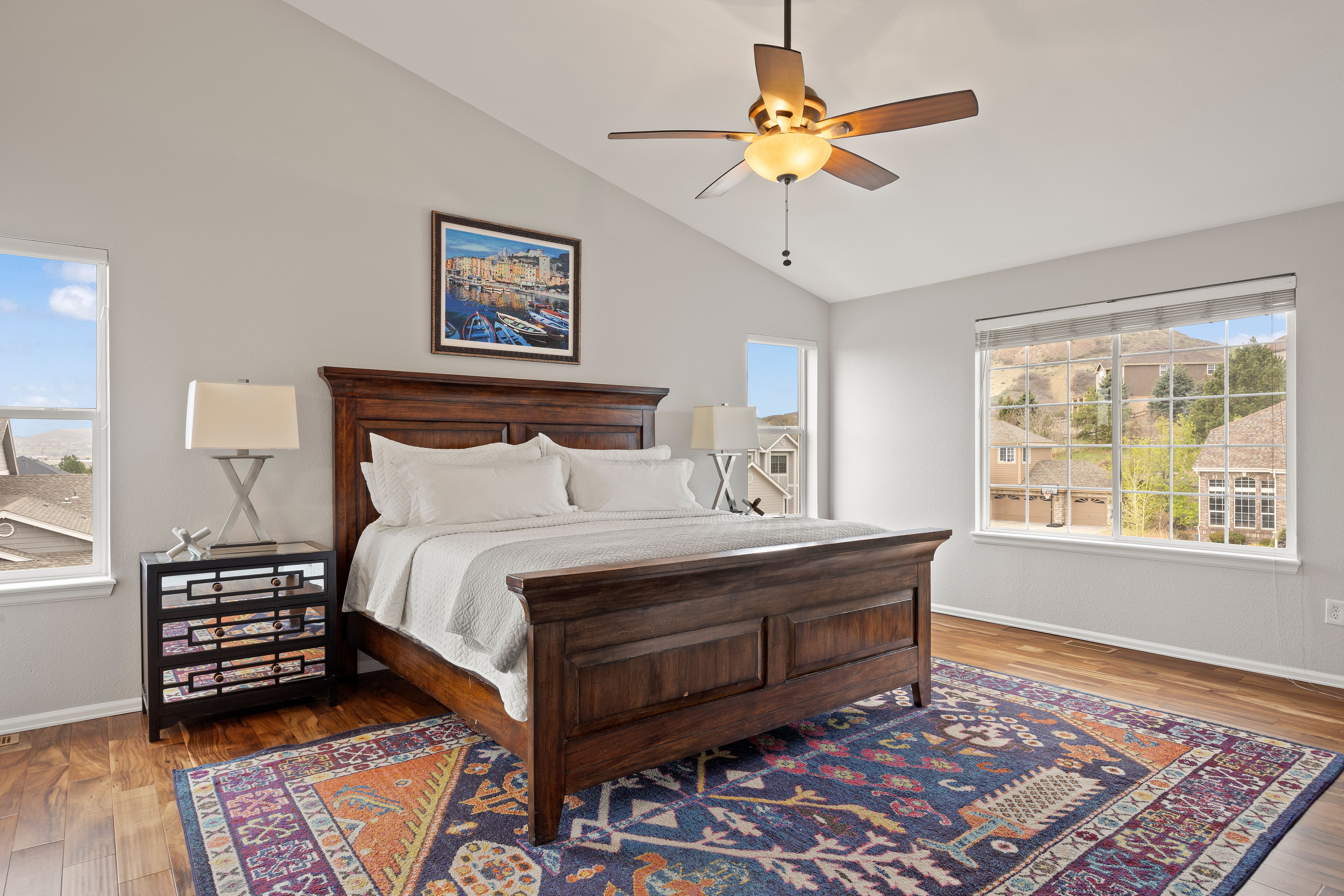  Situated on a desirable corner lot in the sought-after Red Hawk community - 物件實景