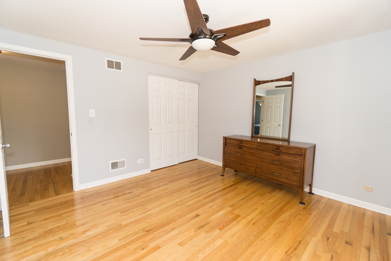 Arlington Heights, Illinois, 60005, United States, 5 Bedrooms Bedrooms, ,3 BathroomsBathrooms,Residential,For Sale,1921058