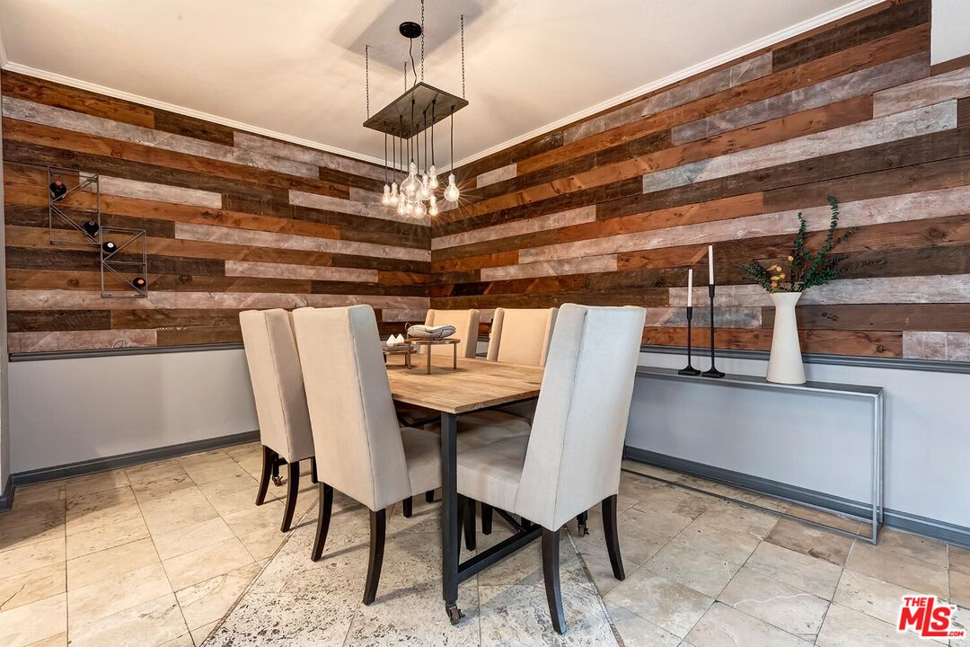 West Hollywood, California, 90069, United States, 2 Bedrooms Bedrooms, ,2 BathroomsBathrooms,Residential,For Sale,1819033