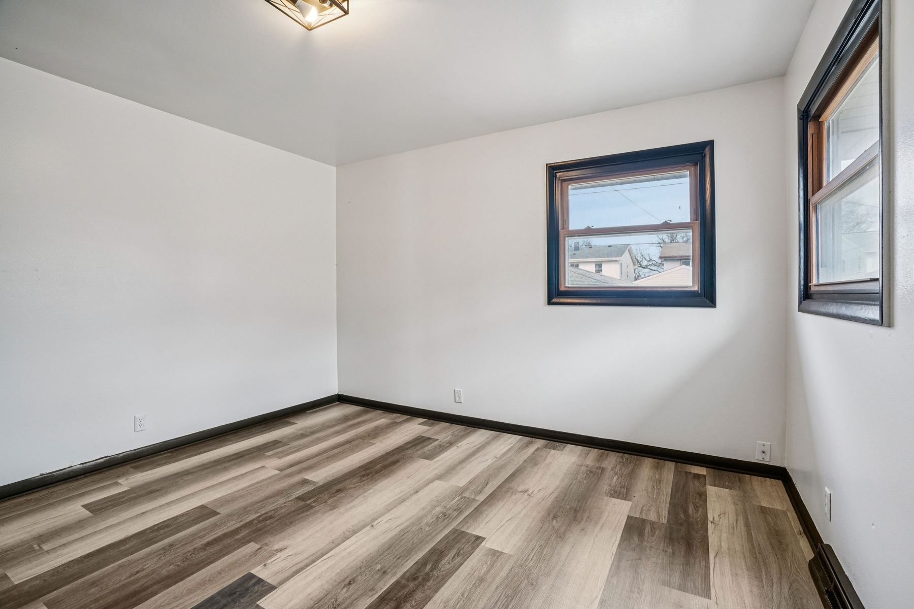  Turnkey Three Bedroom Ranch - 物件實景