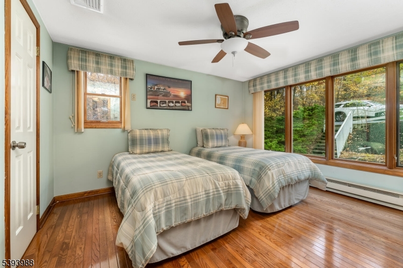 Newton, New Jersey, 07860, United States, 3 Bedrooms Bedrooms, ,3 BathroomsBathrooms,Residential,For Sale,1980842