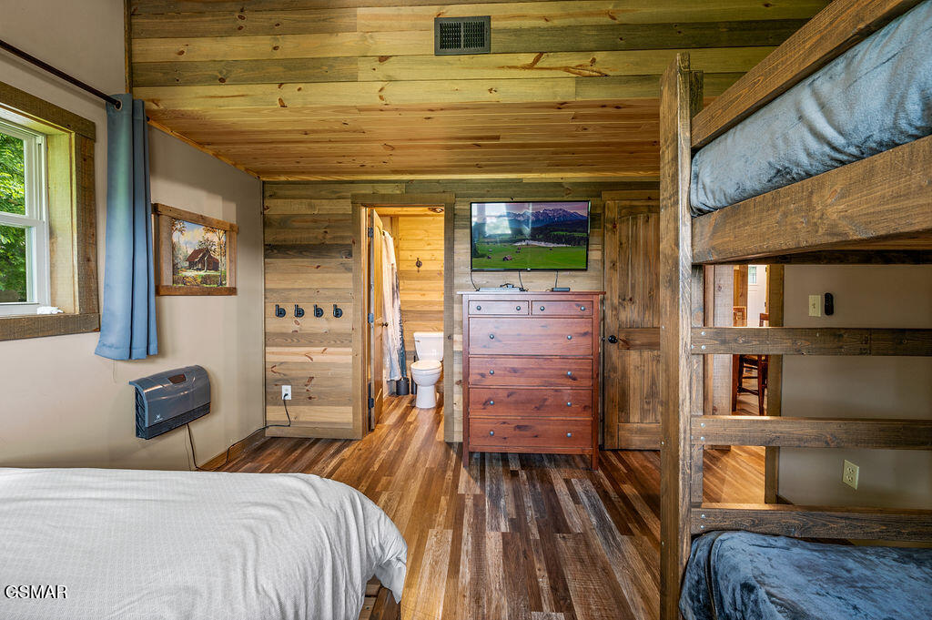 Sevierville, Tennessee, 37876, United States, 4 Bedrooms Bedrooms, ,6 BathroomsBathrooms,Residential,For Sale,2008845