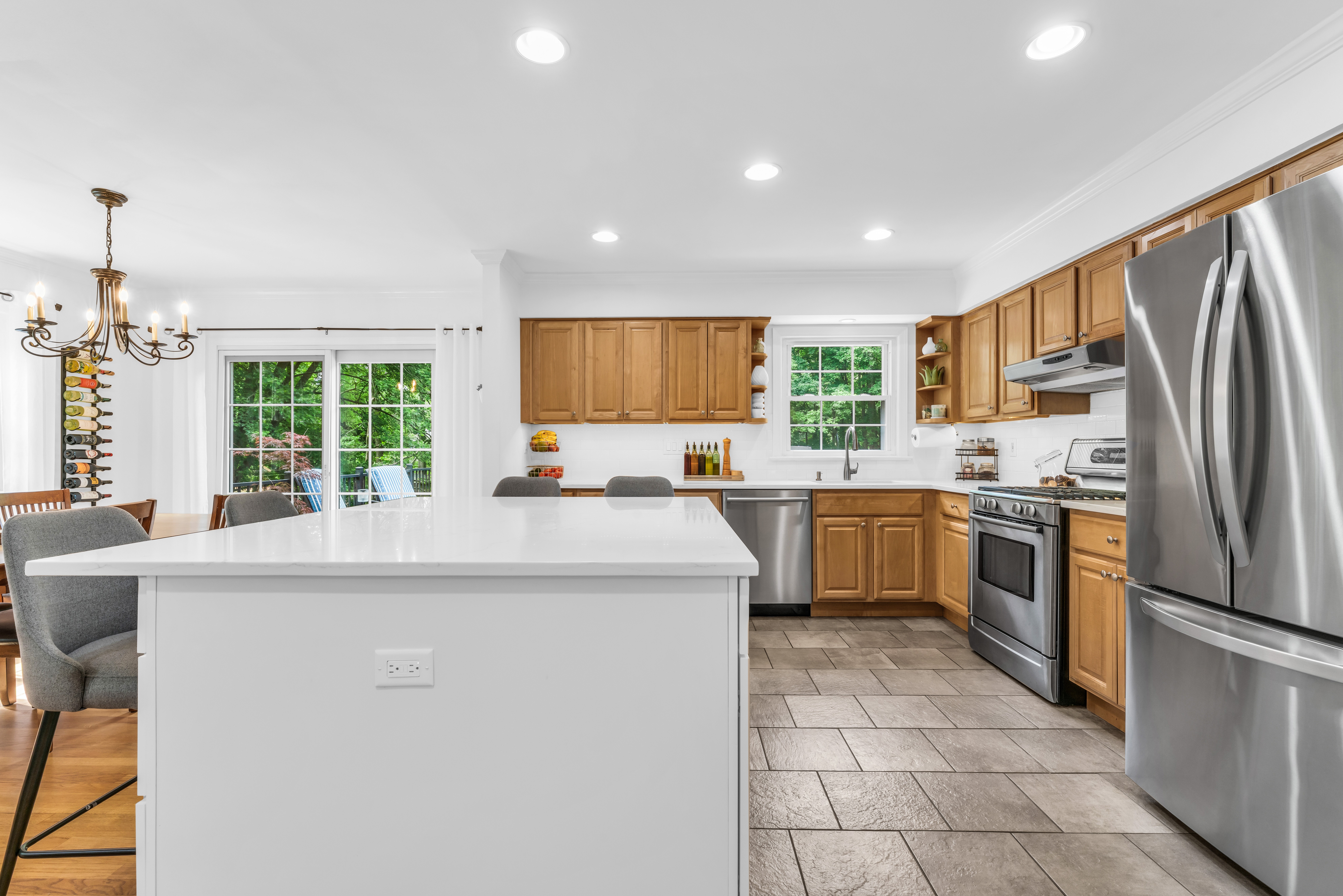  Beautiful Updated Bi-Level Home - 840 Nutswamp Road, Red Bank - 物件實景