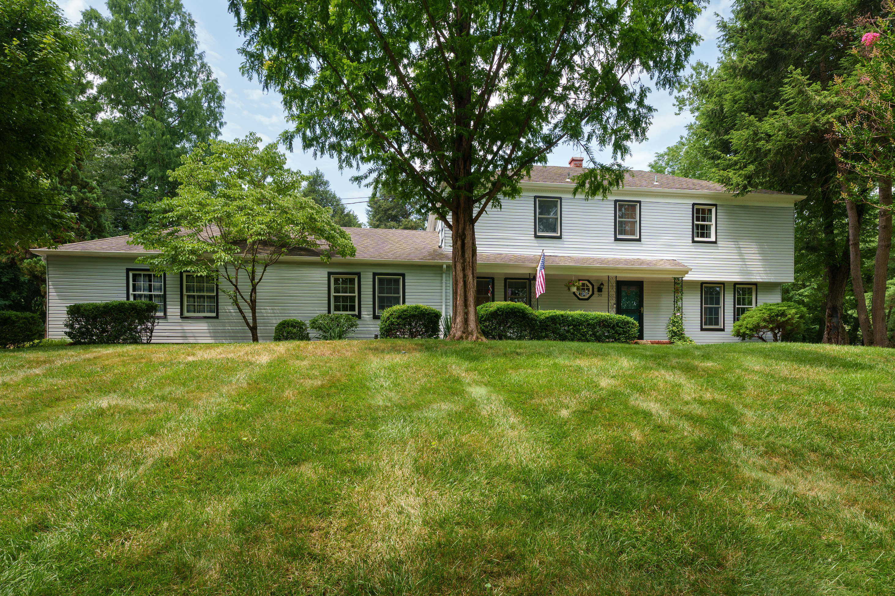  Classic Colonial Charm with a Fresh, Modern Perspective - 物件實景