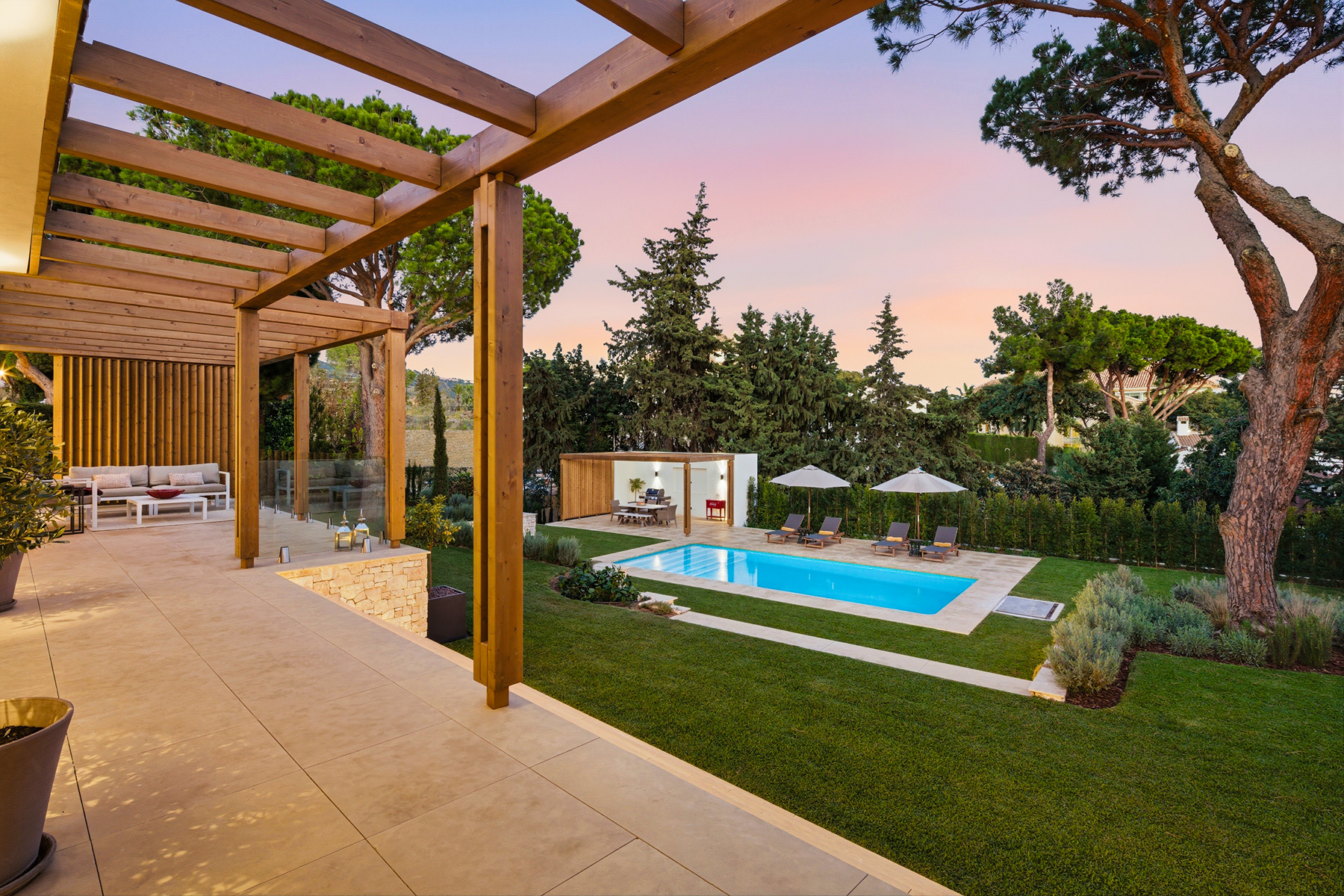  Renovated villa with refined interiors and exceptional outdoor living - 物件實景