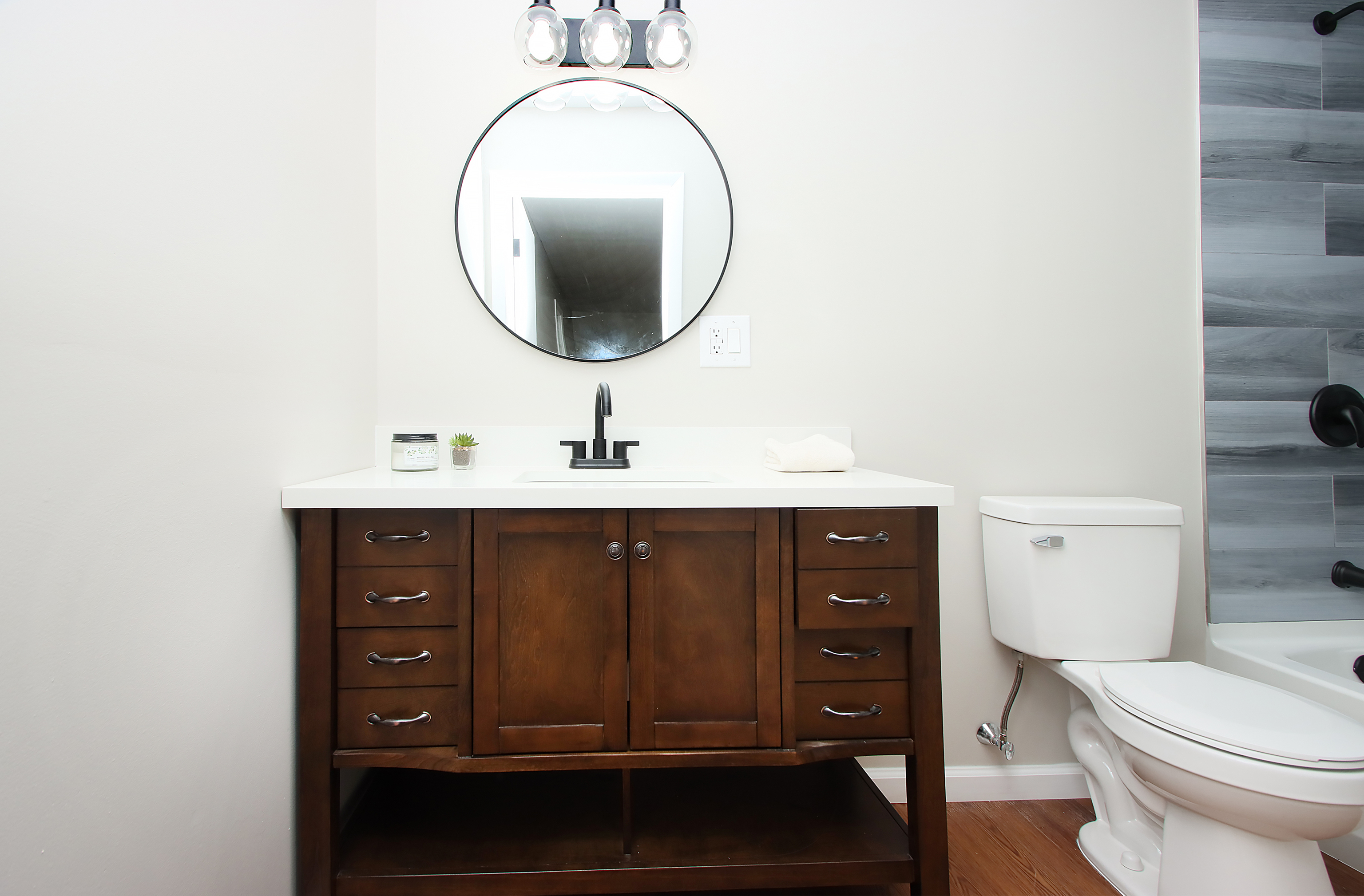 Milford, Connecticut, 06460, United States, 4 Bedrooms Bedrooms, ,2 BathroomsBathrooms,Residential,For Sale,1993433