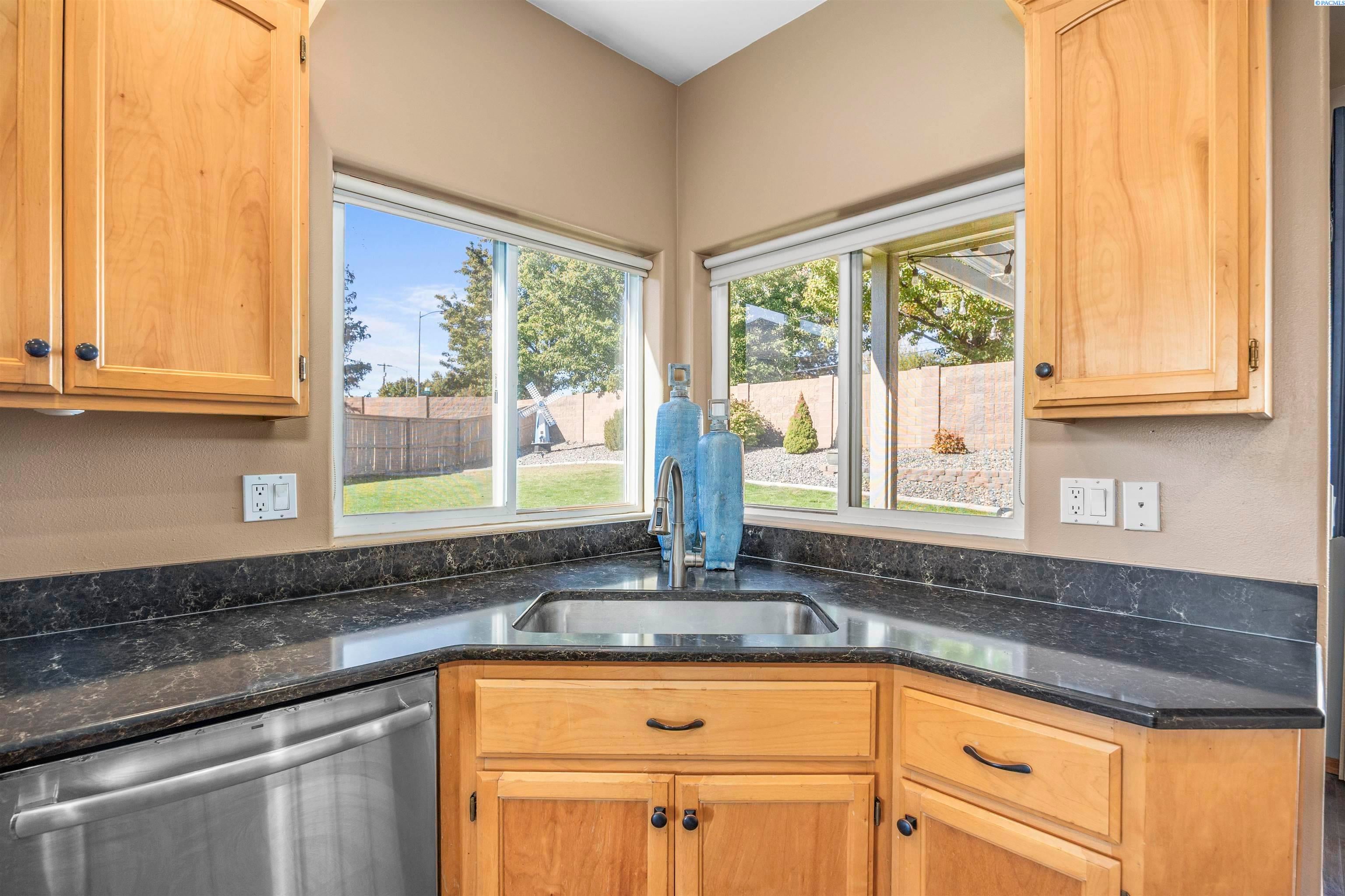 Kennewick, Washington, 99338, United States, 4 Bedrooms Bedrooms, ,2 BathroomsBathrooms,Residential,For Sale,1981833