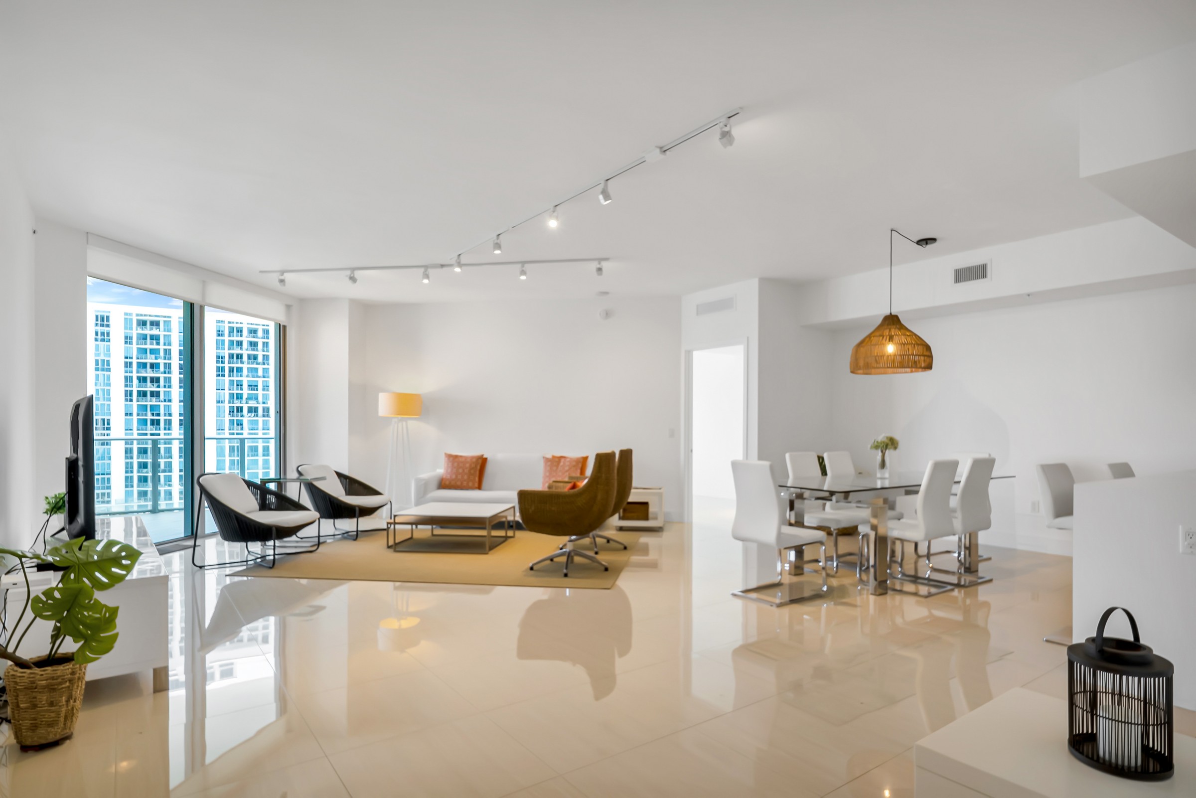  17301 Biscayne Blvd, North Miami Beach, FL, 33160 - 物件實景