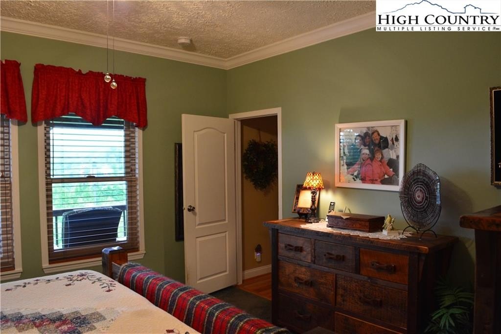 Elk Park, North Carolina, 28622, United States, 3 Bedrooms Bedrooms, ,3 BathroomsBathrooms,Residential,For Sale,1984406