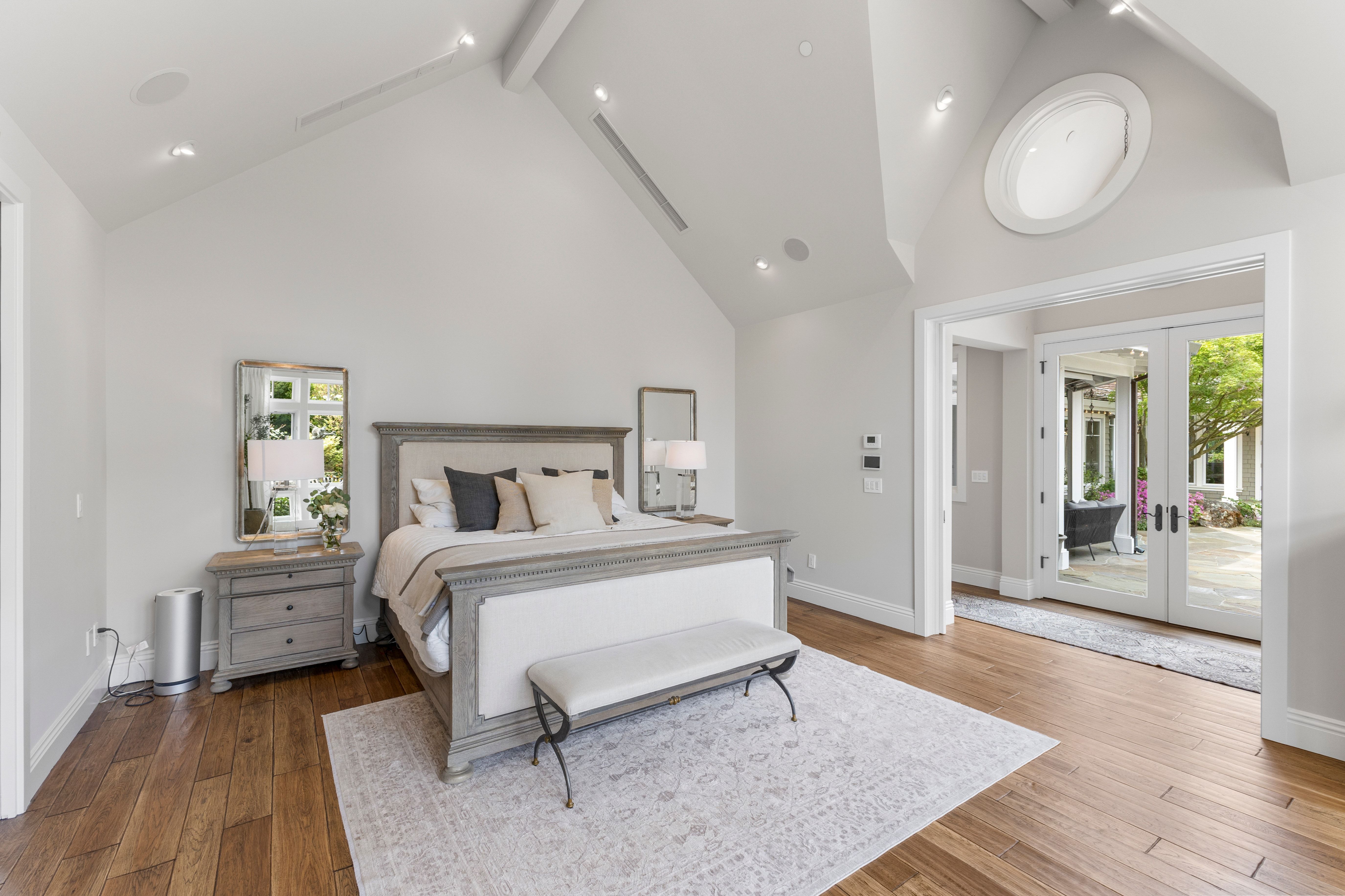  A Private One-Acre Compound Defined by Craftsmanship, Scale and Resort Living - 物件實景