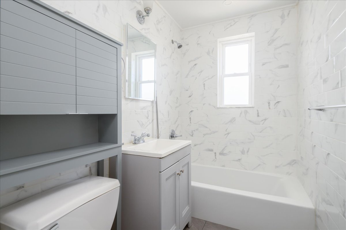 Maspeth, New York, 11378, United States, 4 Bedrooms Bedrooms, ,2 BathroomsBathrooms,Residential,For Sale,1791620