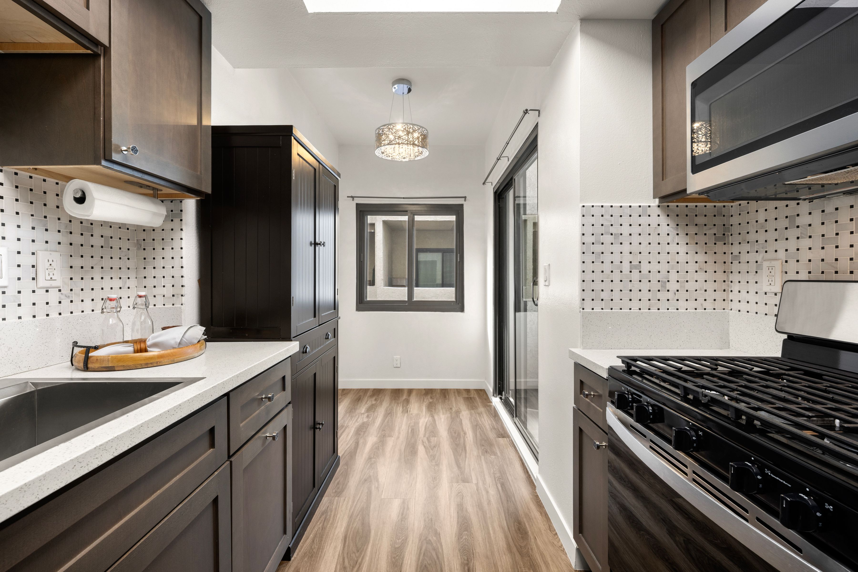  6540 Hayvenhurst Avenue #3 - 物件實景