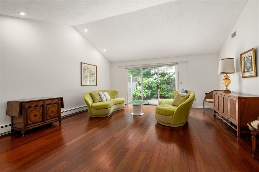 Newton, Massachusetts, 02459, United States, 2 Bedrooms Bedrooms, ,3 BathroomsBathrooms,Residential,For Sale,1885759