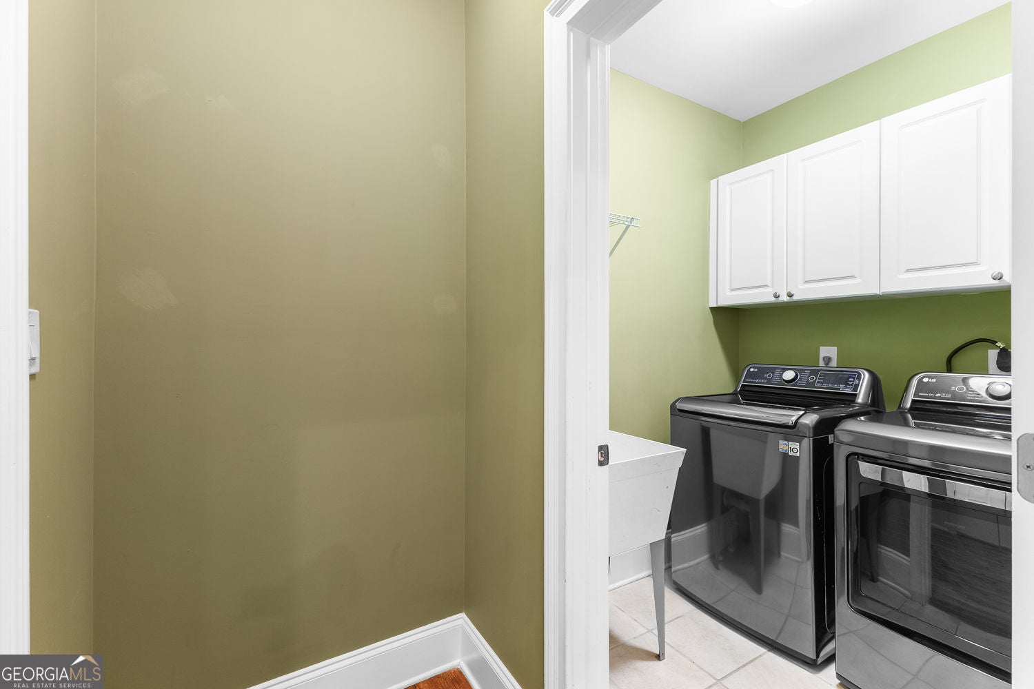 Buford, Georgia, 30519, United States, 5 Bedrooms Bedrooms, ,4 BathroomsBathrooms,Residential,For Sale,1992512