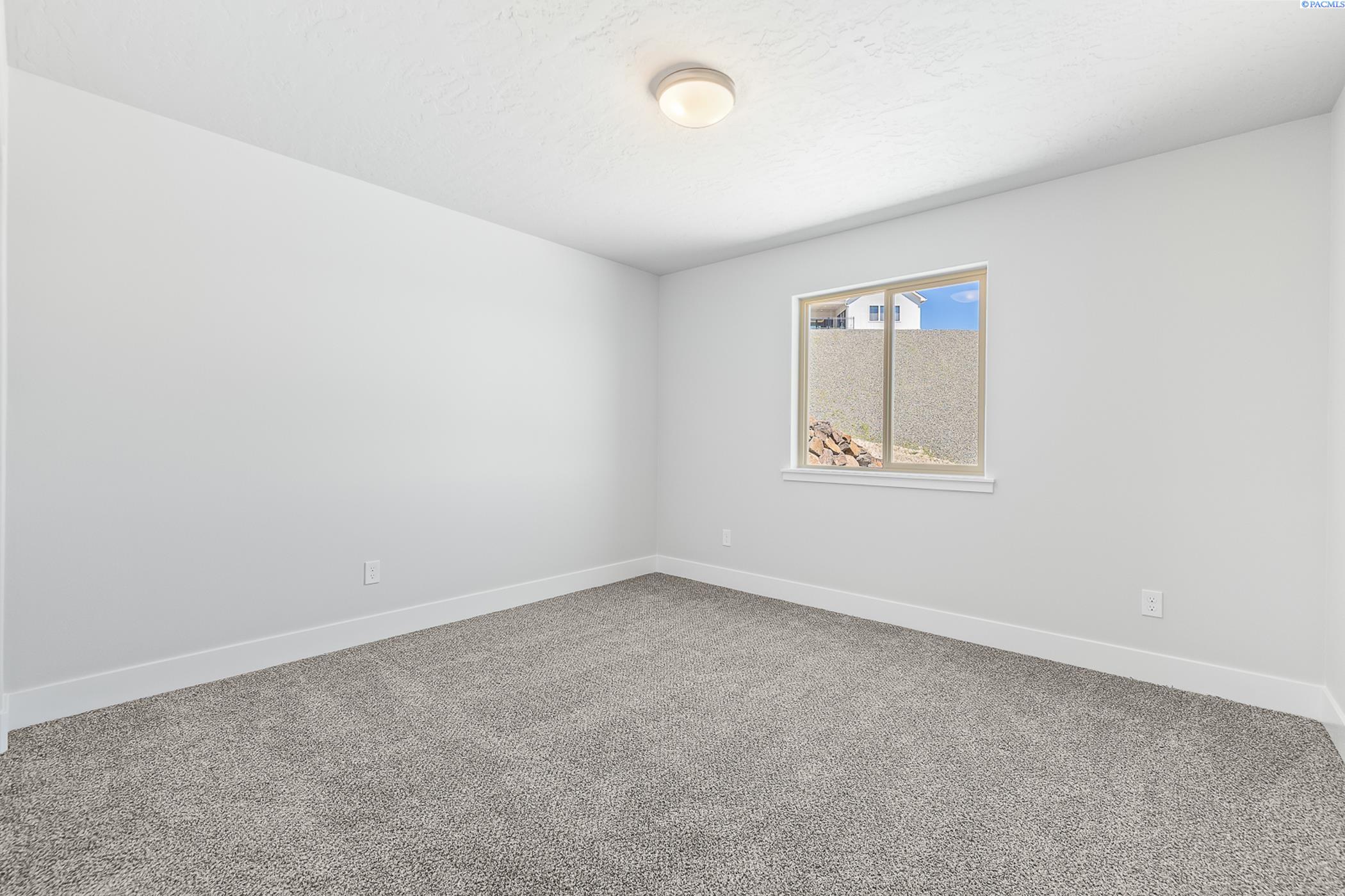 Kennewick, Washington, 99338, United States, 3 Bedrooms Bedrooms, ,1 BathroomBathrooms,Residential,For Sale,1803967