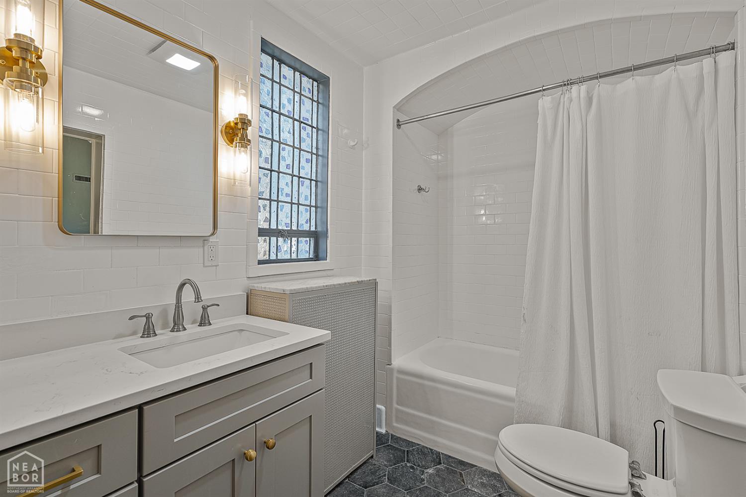 Jonesboro, Arkansas, 72401, United States, 4 Bedrooms Bedrooms, ,3 BathroomsBathrooms,Residential,For Sale,1980700