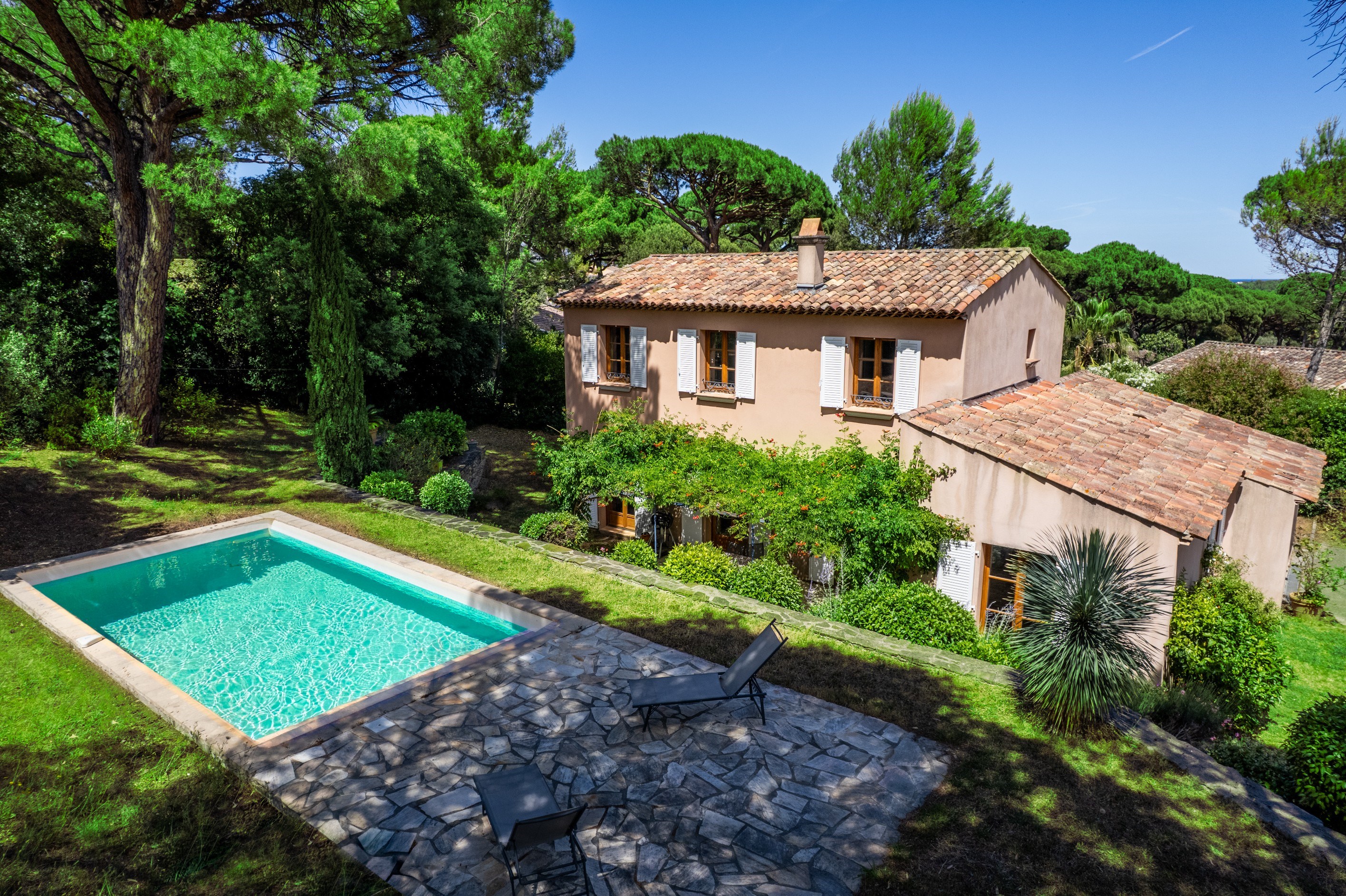  Provençal villa with pool in private estate near Saint-Tropez and Pampelonne be… - 物件實景